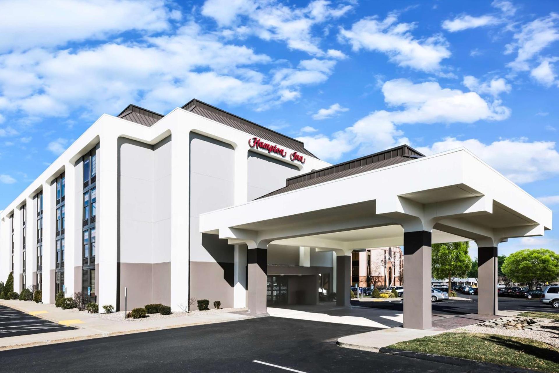 Hampton Inn West Springfield photo 2