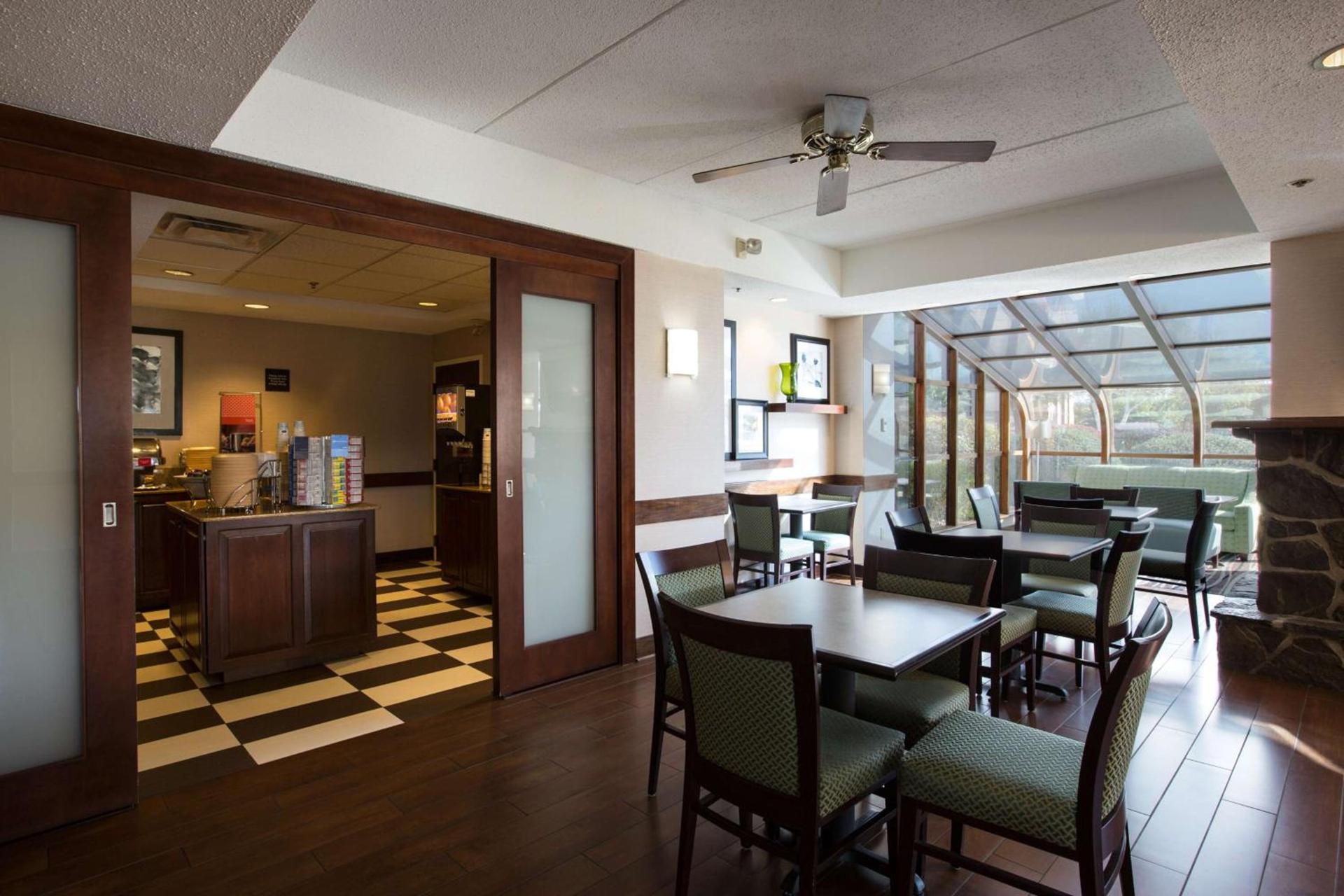 Hampton Inn West Springfield photo 10