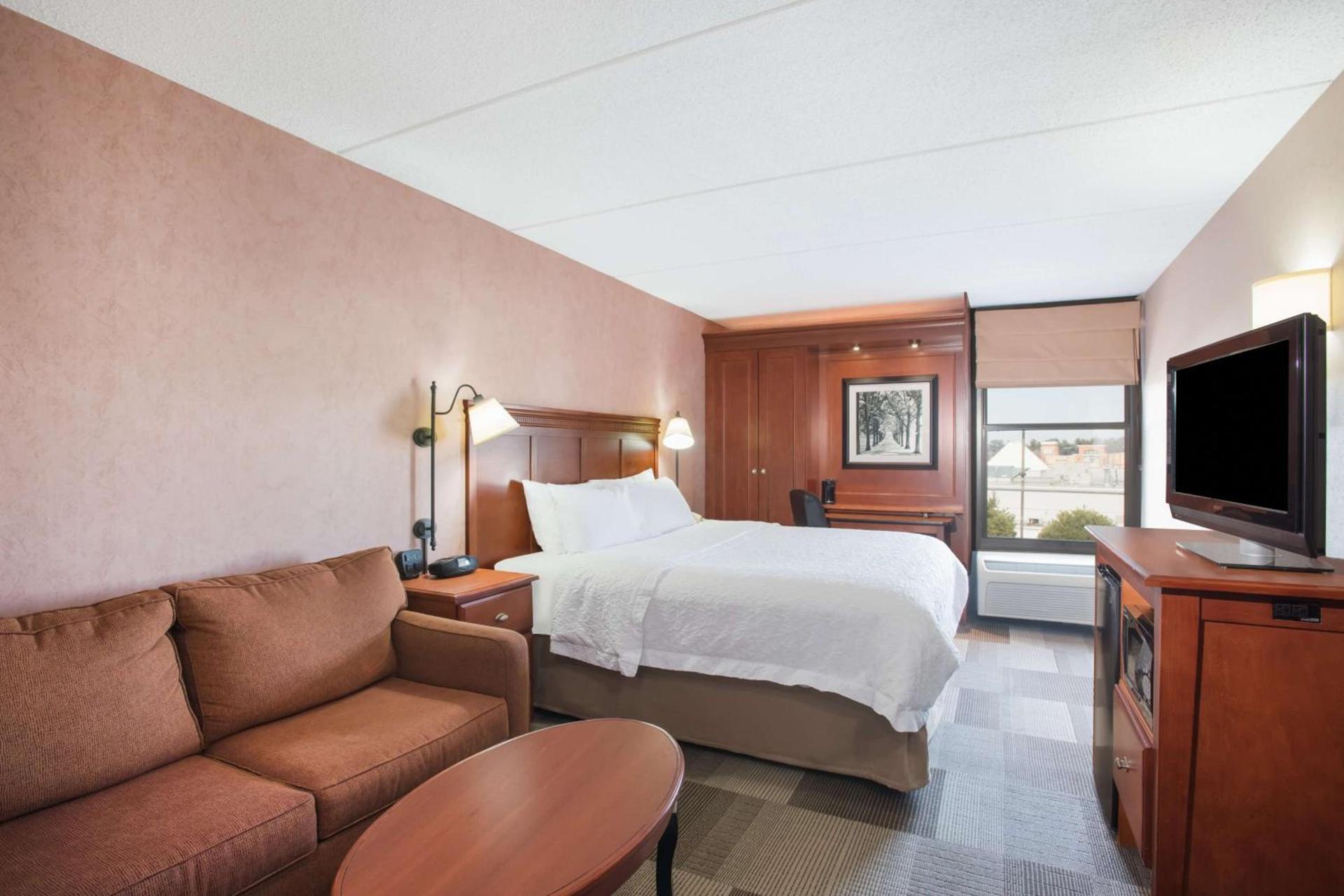 Hampton Inn West Springfield photo 18