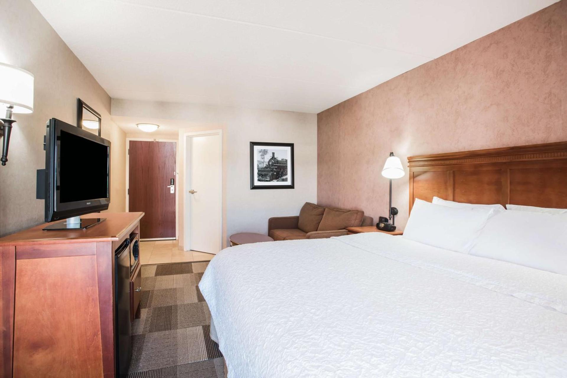 Hampton Inn West Springfield photo 30