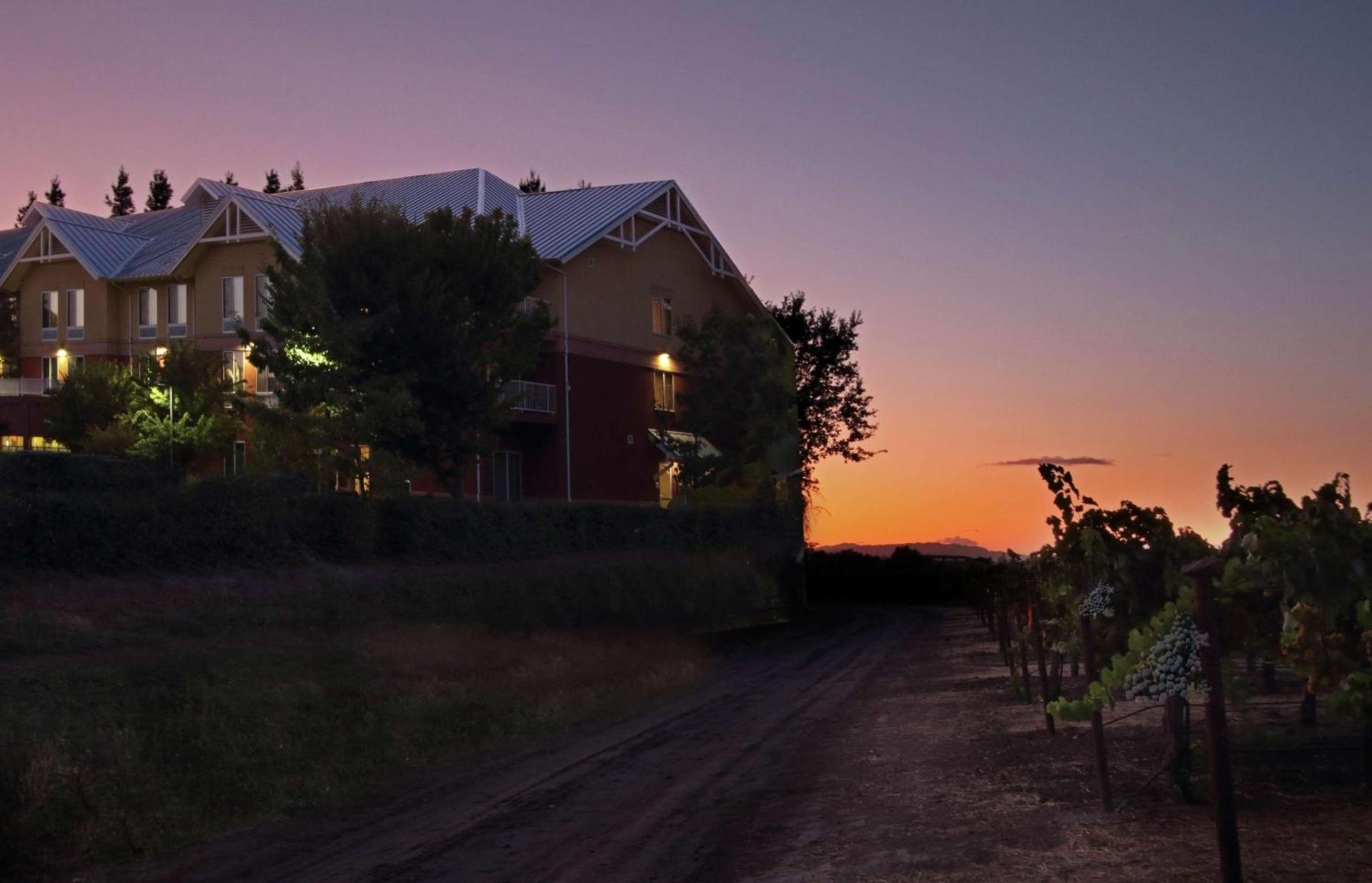 Hilton Garden Inn Sonoma County Airport photo 5