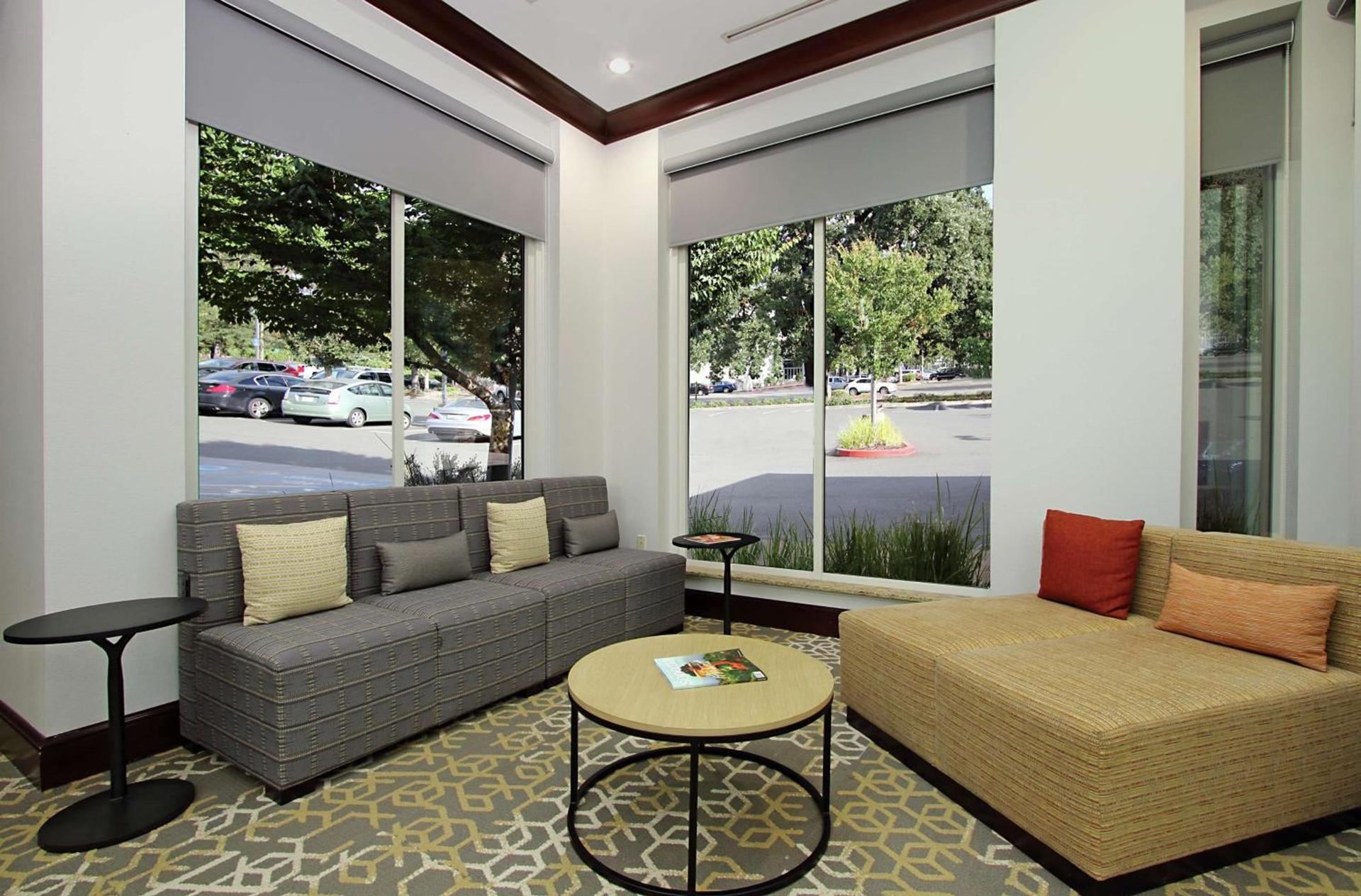Hilton Garden Inn Sonoma County Airport photo 14