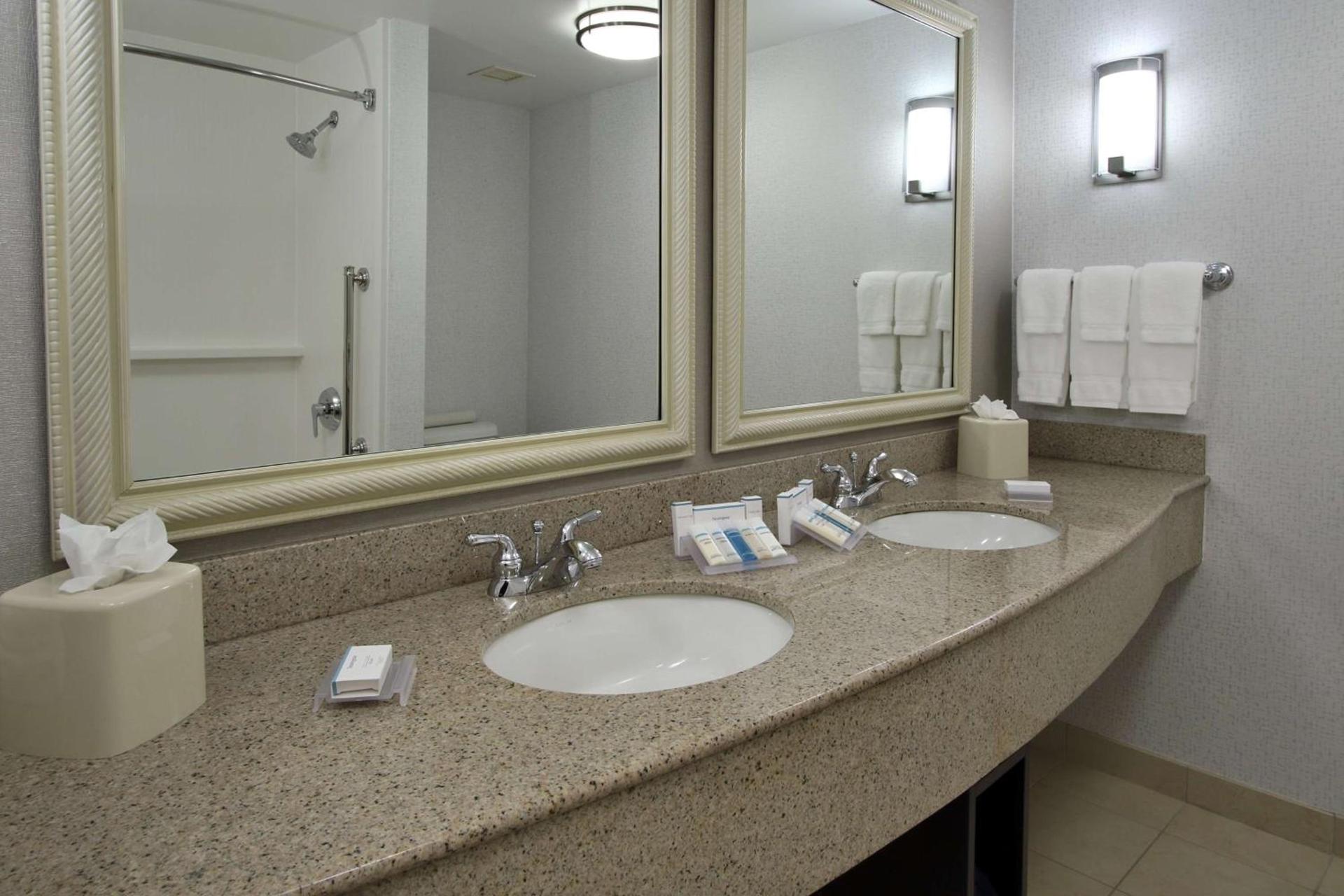 Hilton Garden Inn Sonoma County Airport photo 31