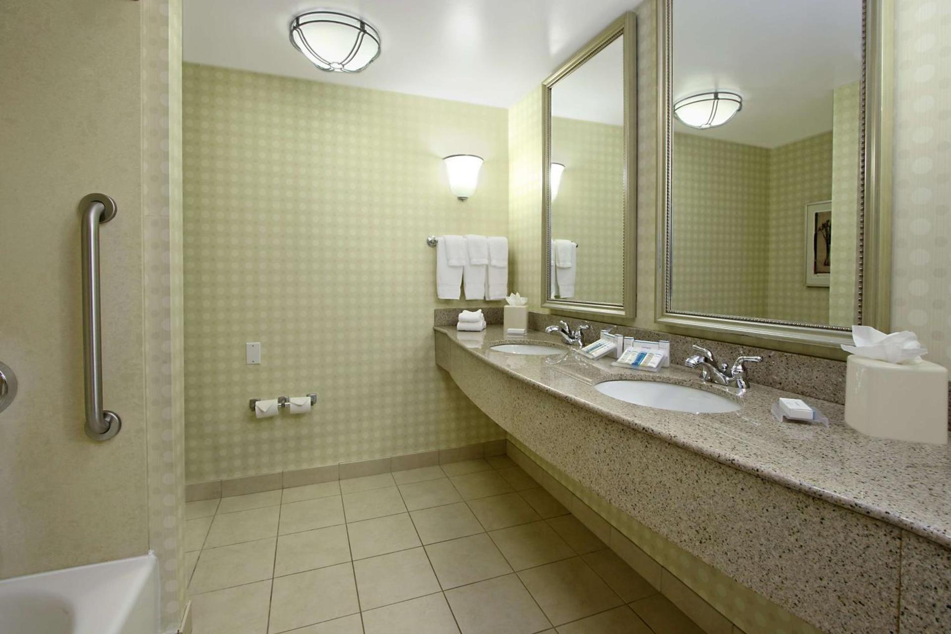 Hilton Garden Inn Sonoma County Airport photo 32