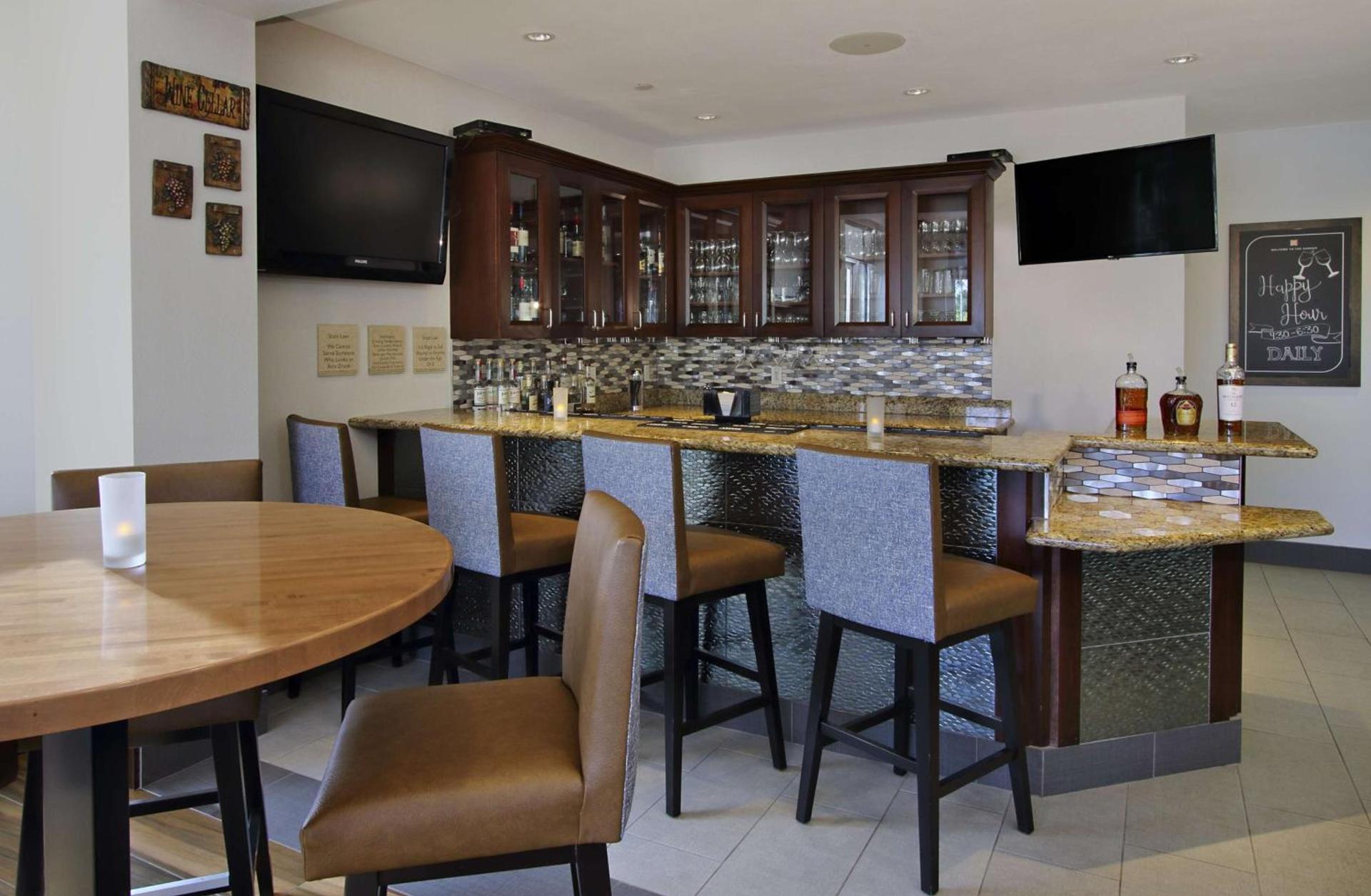 Hilton Garden Inn Sonoma County Airport photo 39