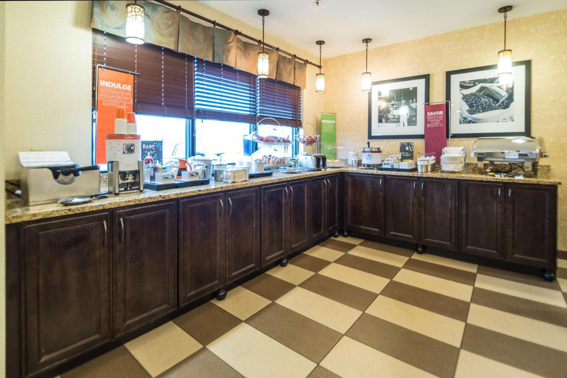 Hampton Inn Tiffin photo 8