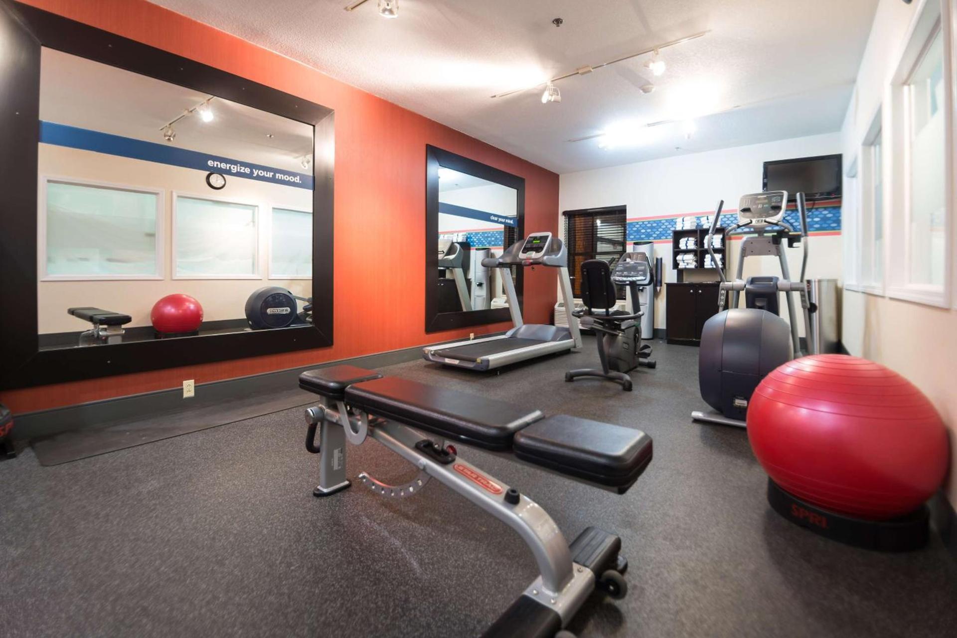 Hampton Inn Tiffin photo 6