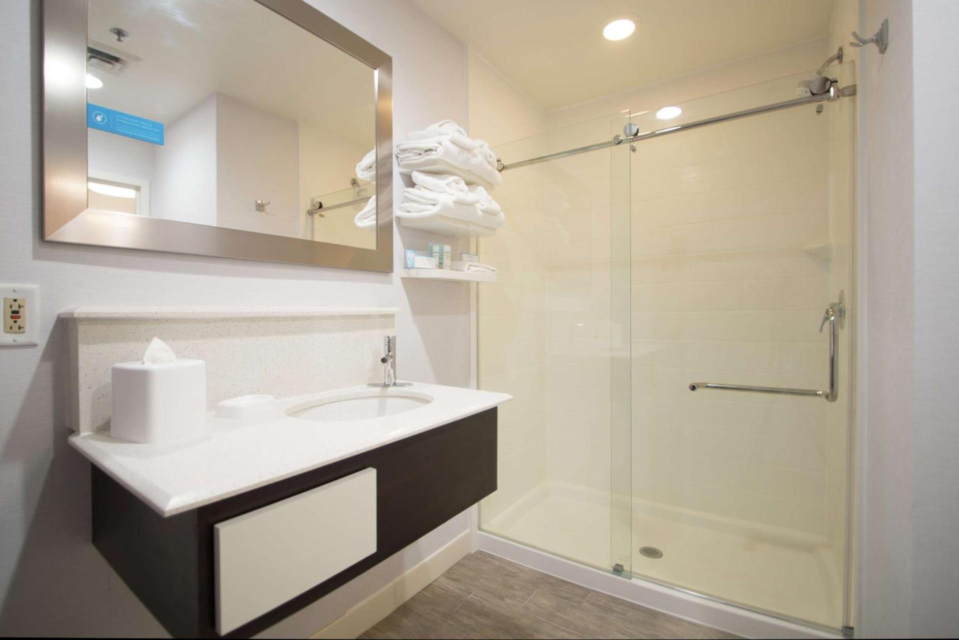 Hampton Inn Tiffin photo 31