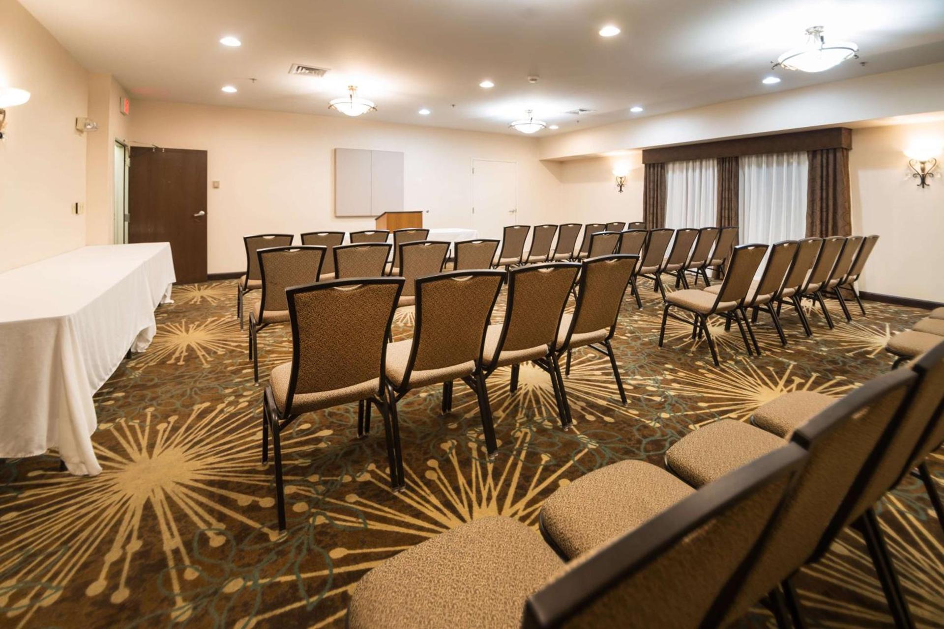 Hampton Inn Tiffin photo 28