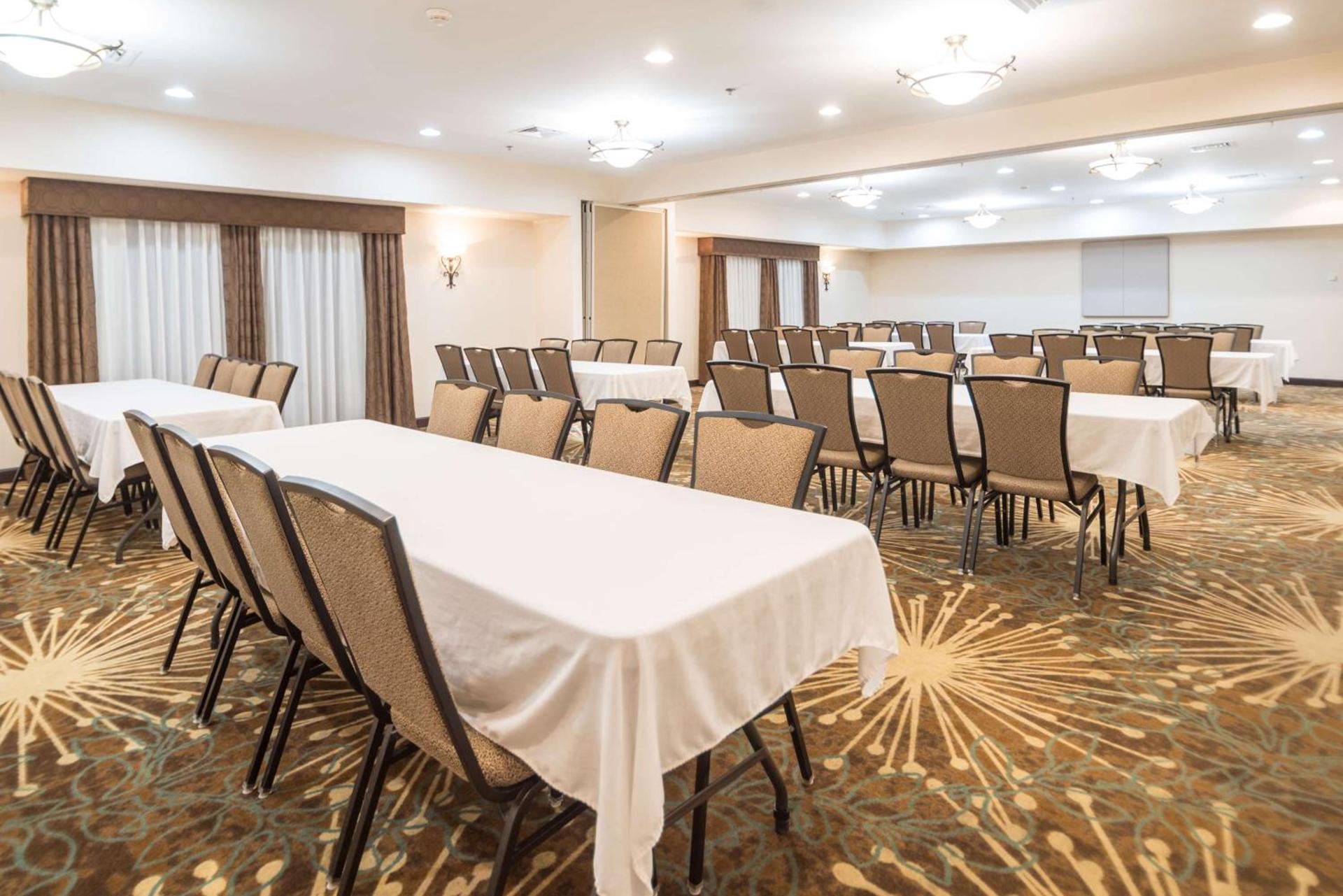 Hampton Inn Tiffin photo 26