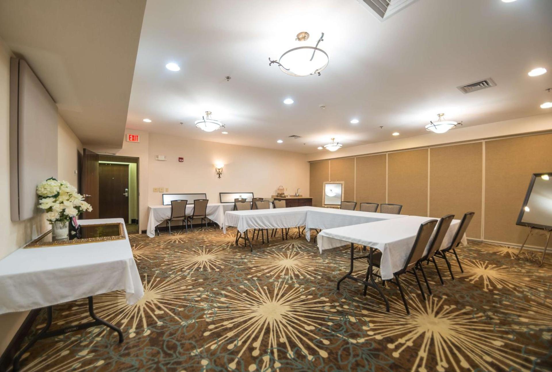 Hampton Inn Tiffin photo 30