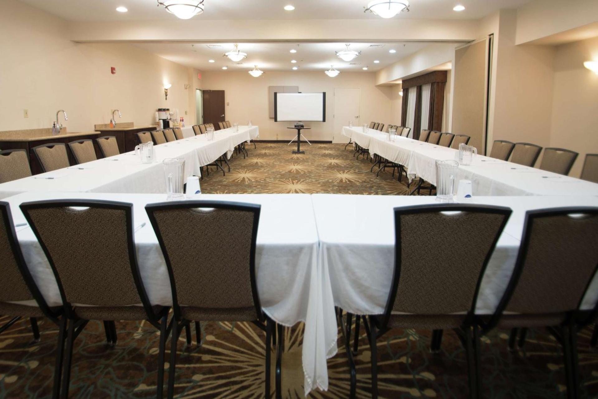 Hampton Inn Tiffin photo 21