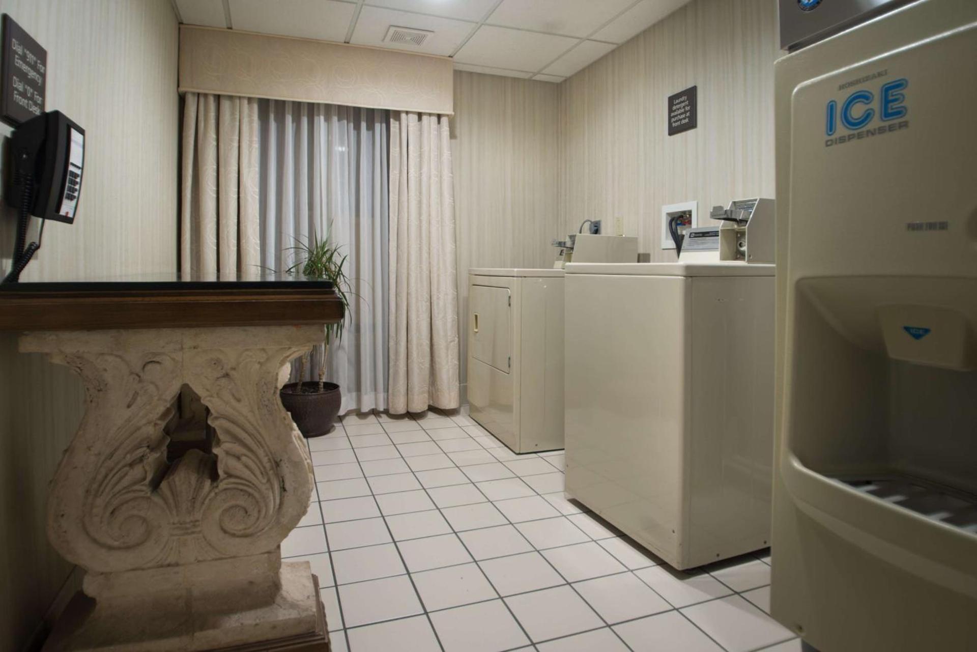 Hampton Inn Tiffin photo 27
