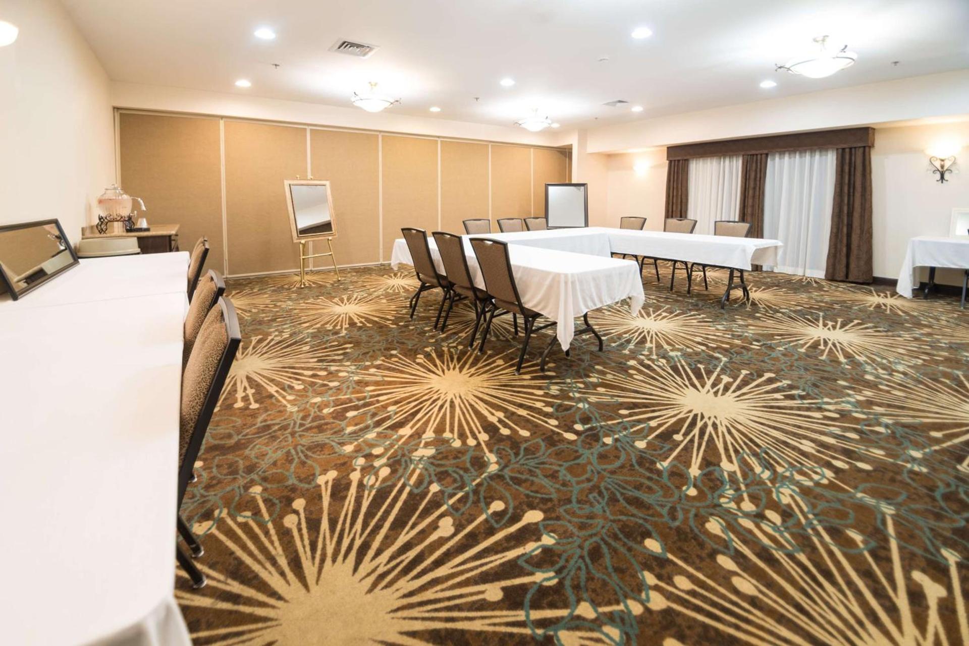 Hampton Inn Tiffin photo 4