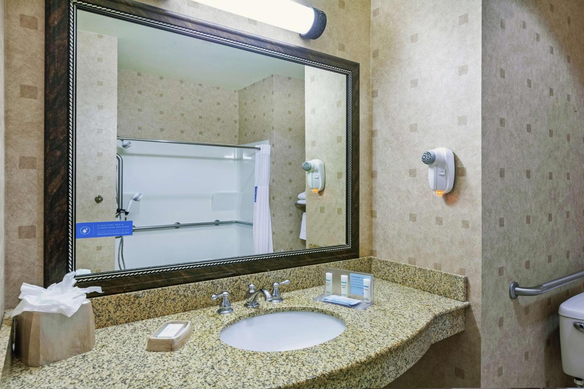 Hampton Inn & Suites Owasso photo 33