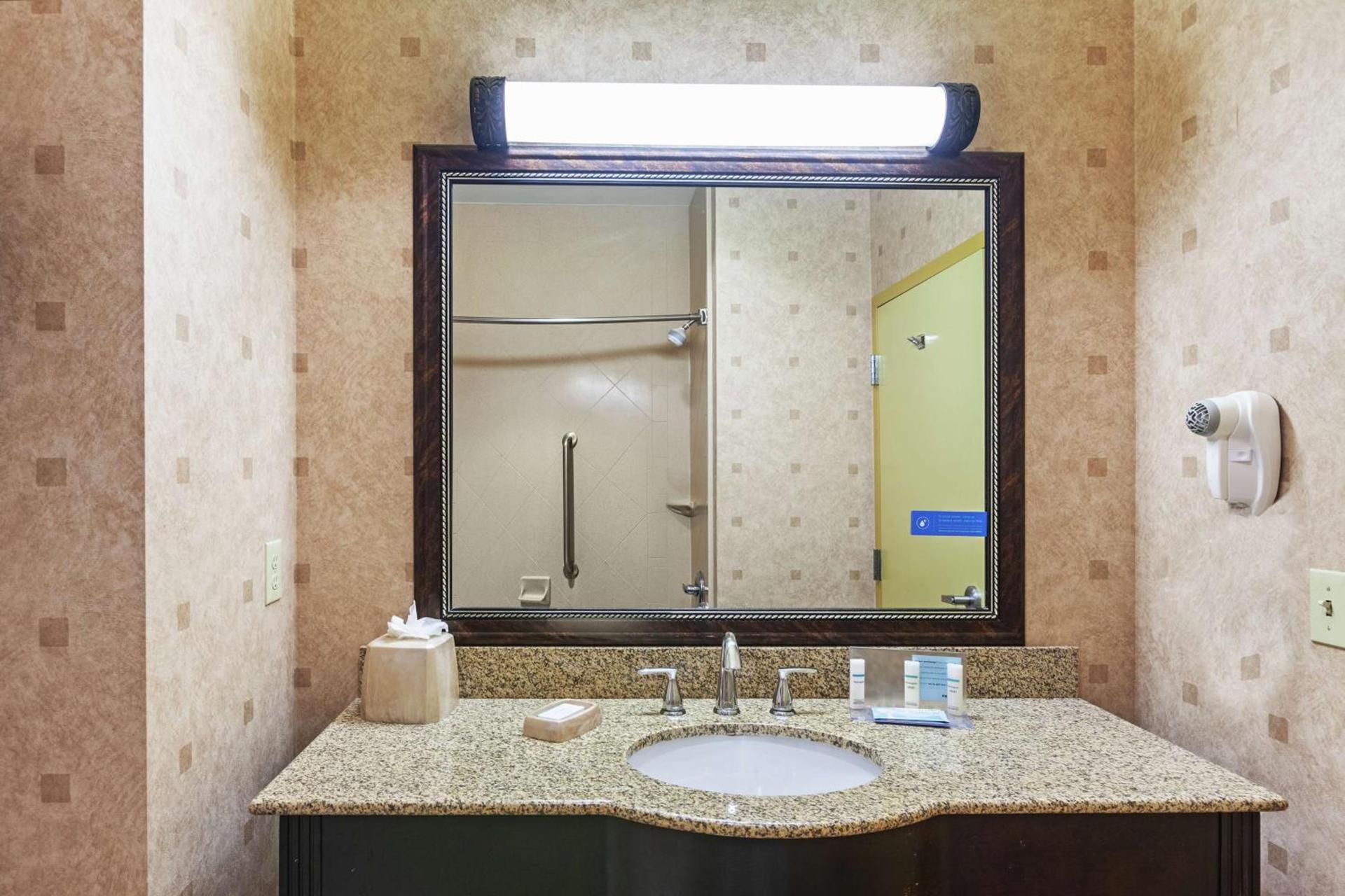 Hampton Inn & Suites Owasso photo 36