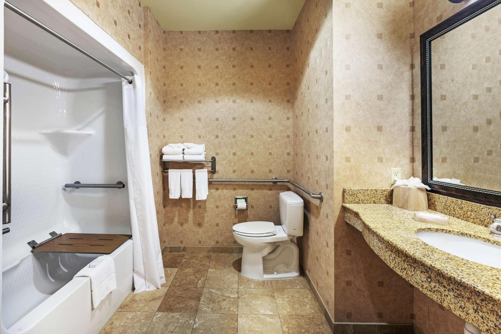 Hampton Inn & Suites Owasso photo 37