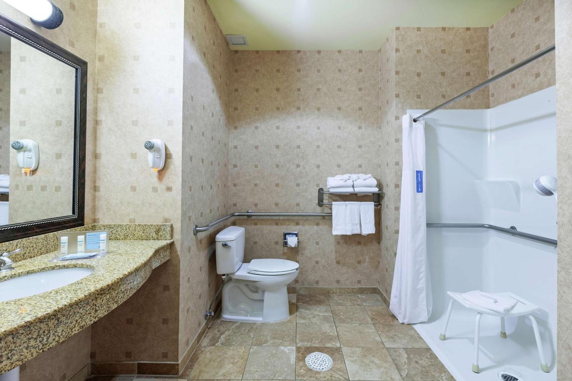 Hampton Inn & Suites Owasso photo 39