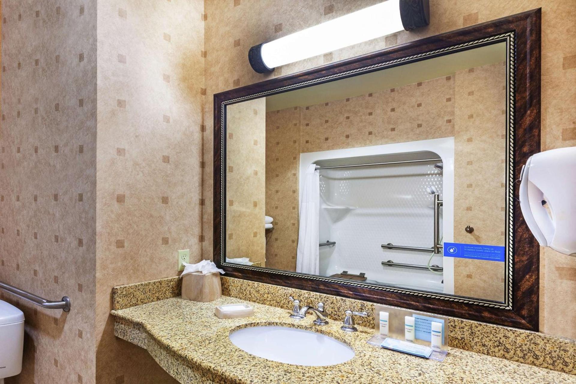Hampton Inn & Suites Owasso photo 42
