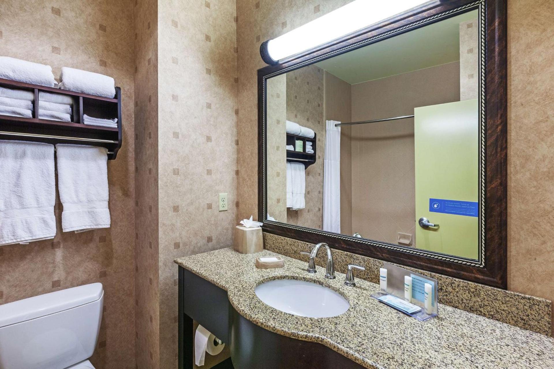 Hampton Inn & Suites Owasso photo 44