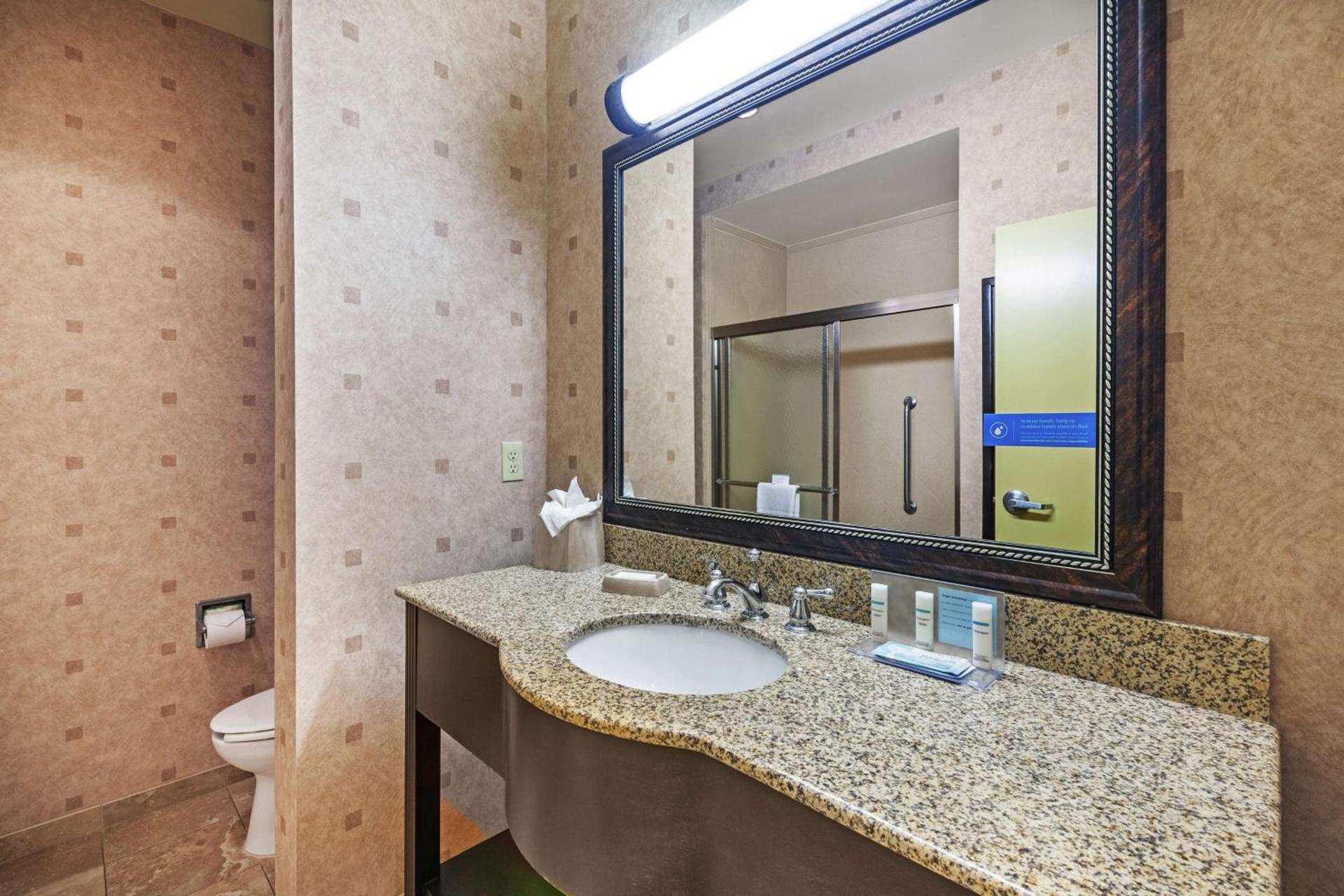 Hampton Inn & Suites Owasso photo 45
