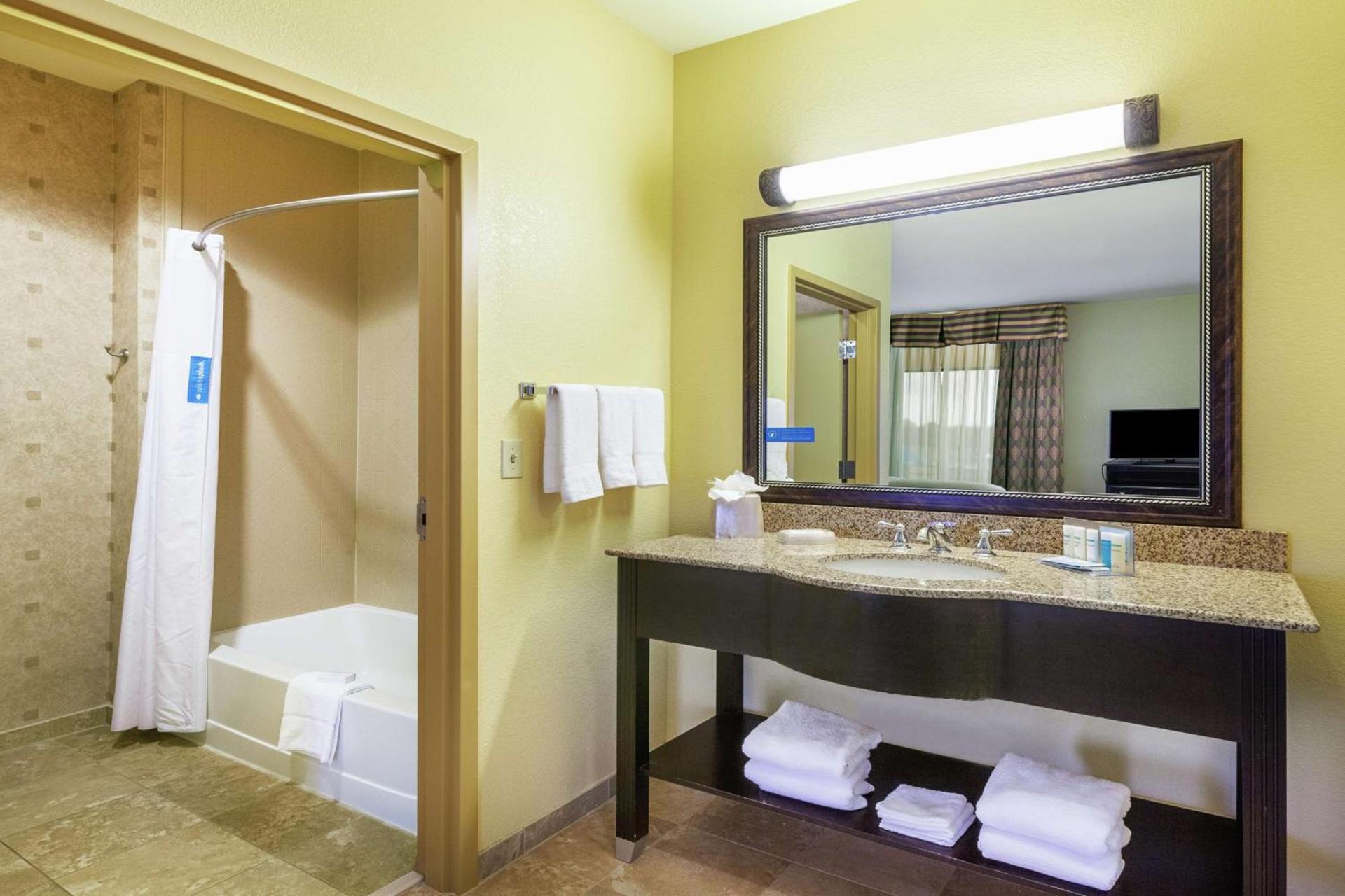 Hampton Inn & Suites Owasso photo 48