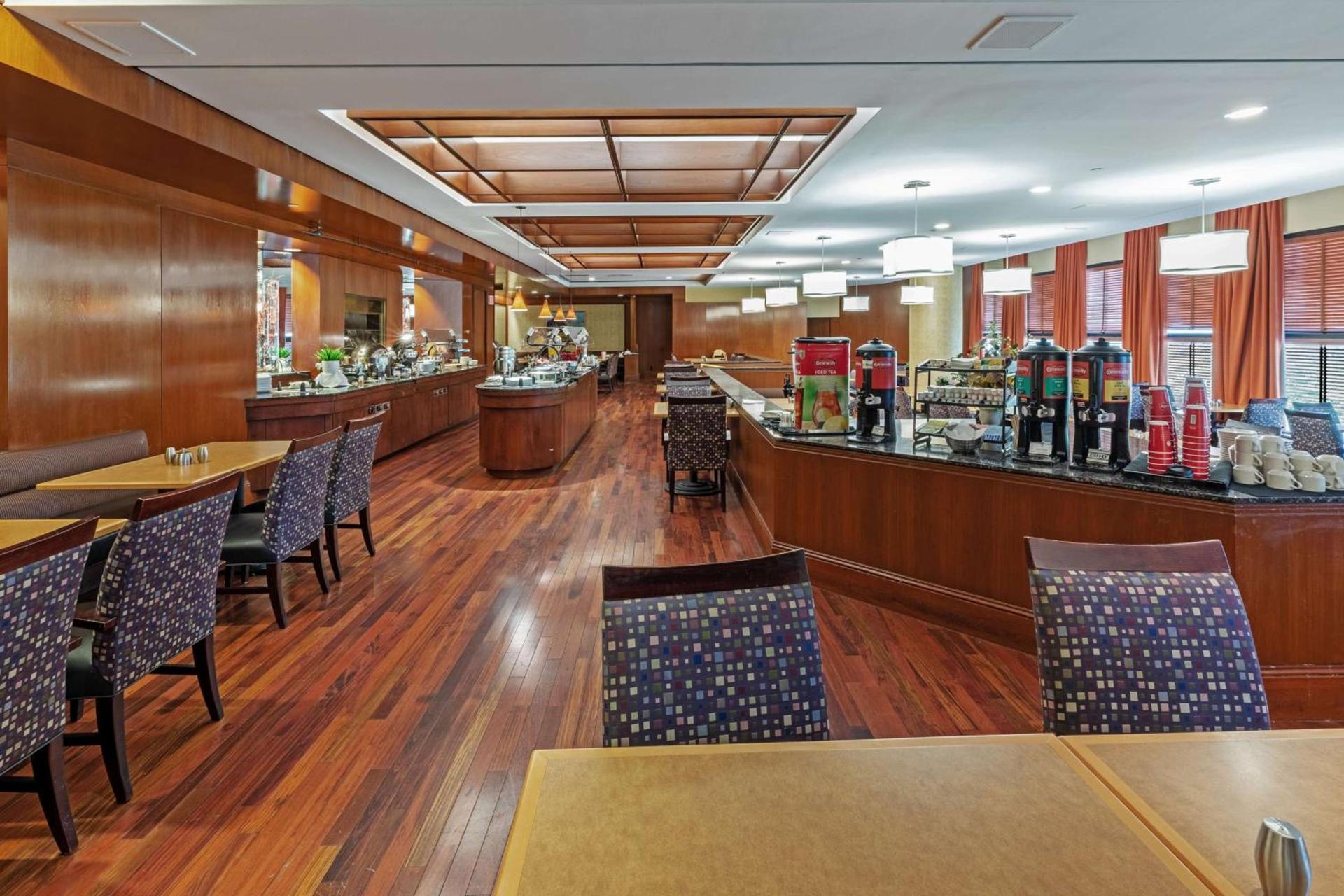 DoubleTree by Hilton Tulsa - Warren Place photo 5