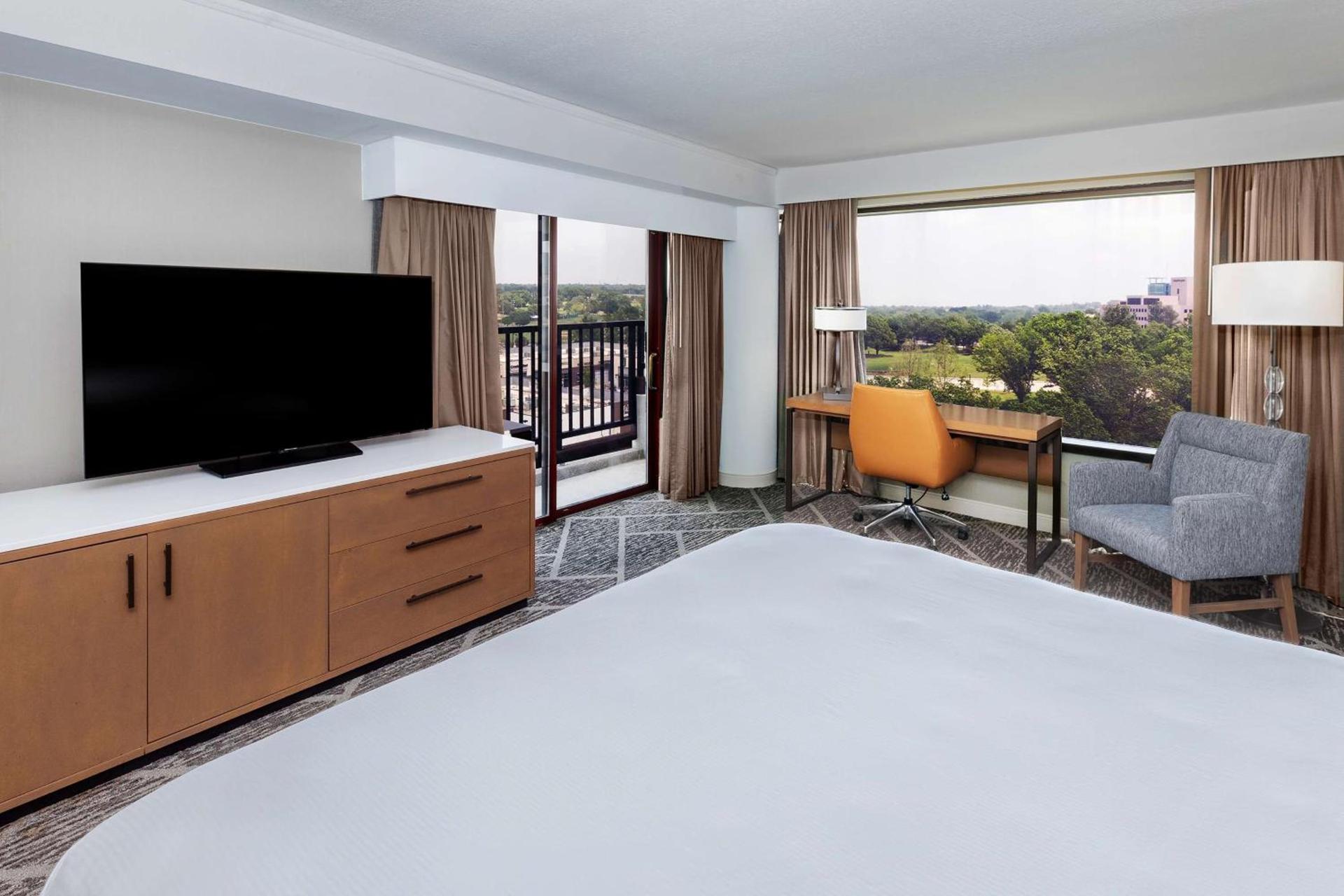 DoubleTree by Hilton Tulsa - Warren Place photo 9