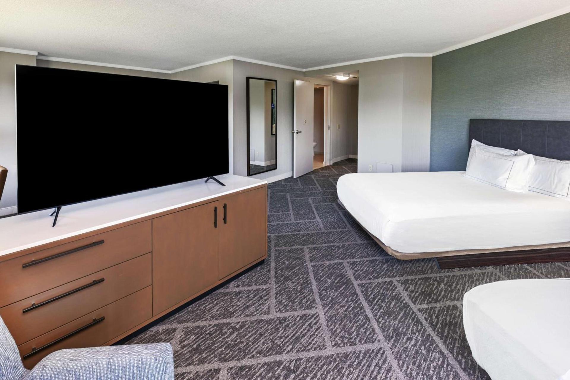 DoubleTree by Hilton Tulsa - Warren Place photo 18