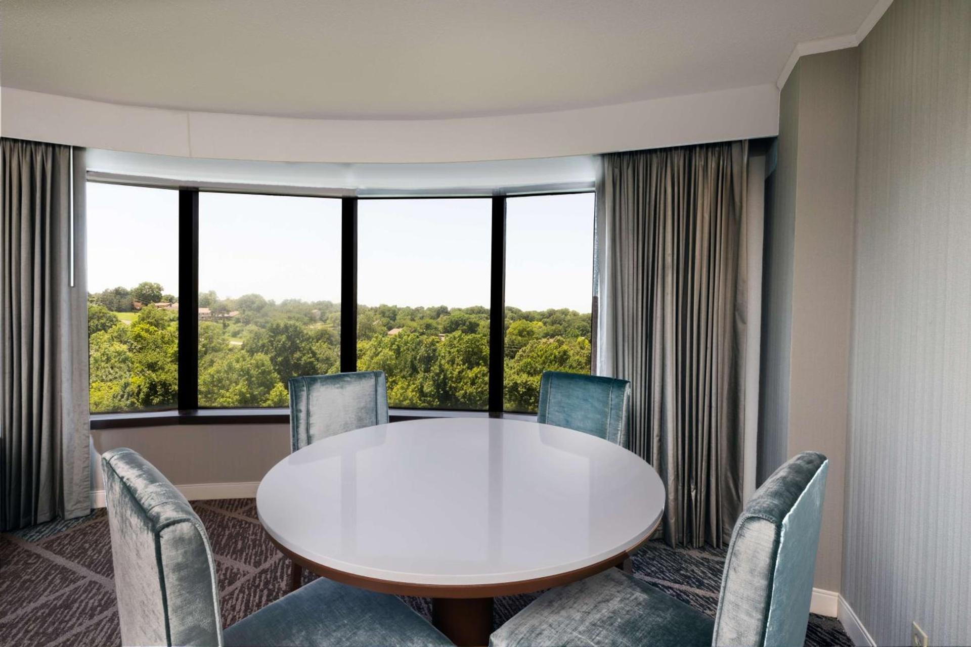 DoubleTree by Hilton Tulsa - Warren Place photo 22