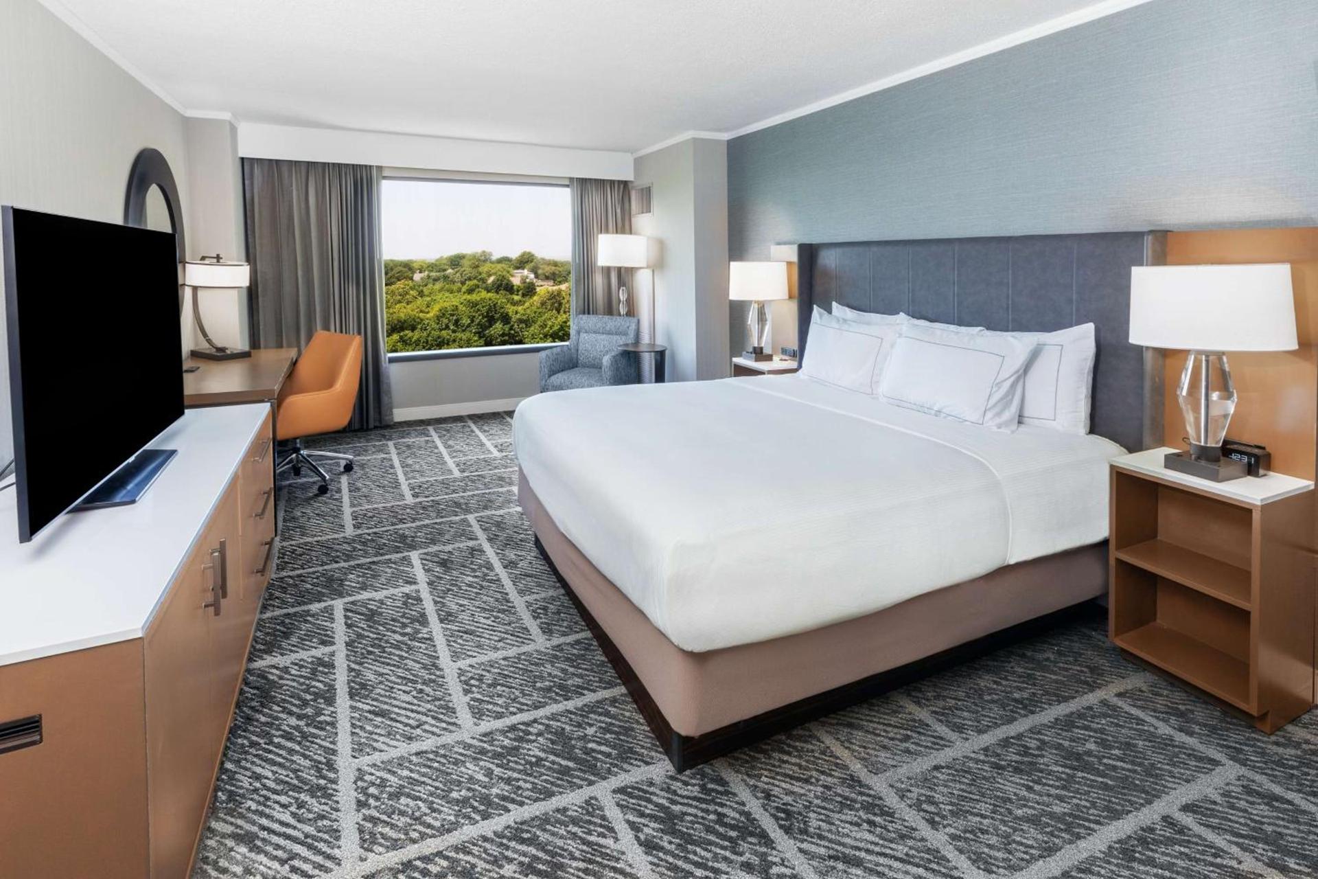 DoubleTree by Hilton Tulsa - Warren Place photo 28