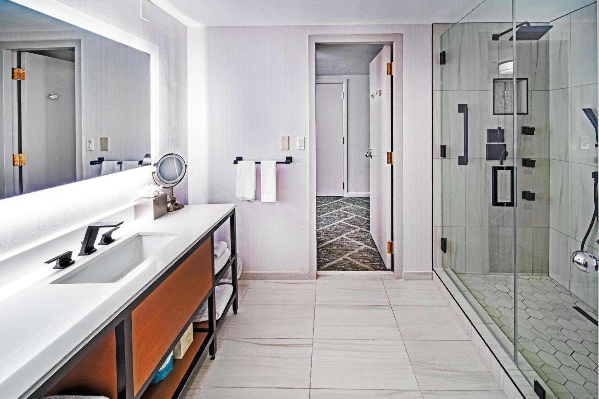 DoubleTree by Hilton Tulsa - Warren Place photo 53