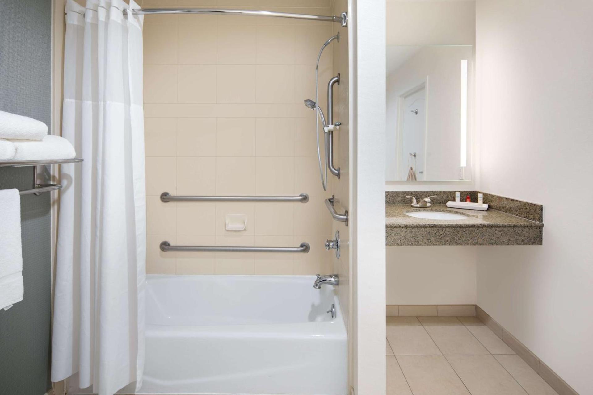 Hilton Garden Inn Tyler photo 22
