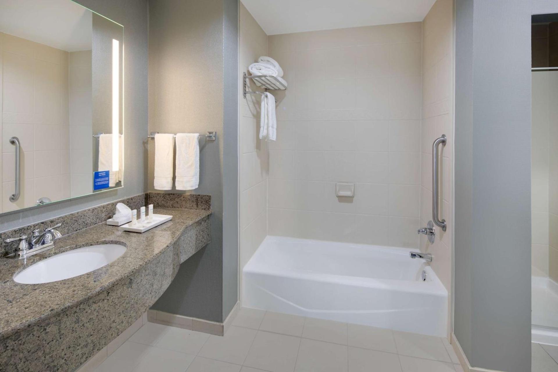 Hilton Garden Inn Tyler photo 29