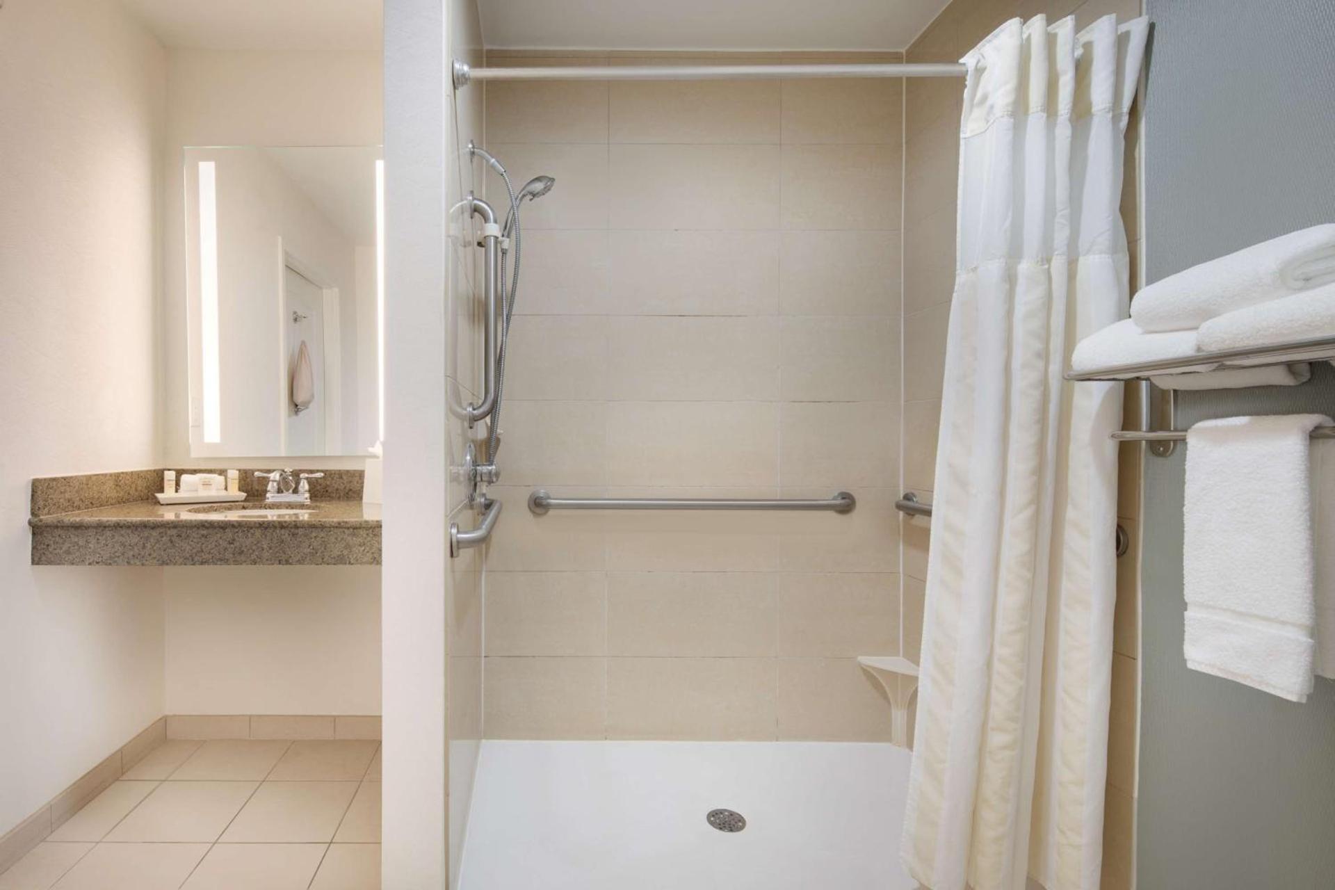 Hilton Garden Inn Tyler photo 45