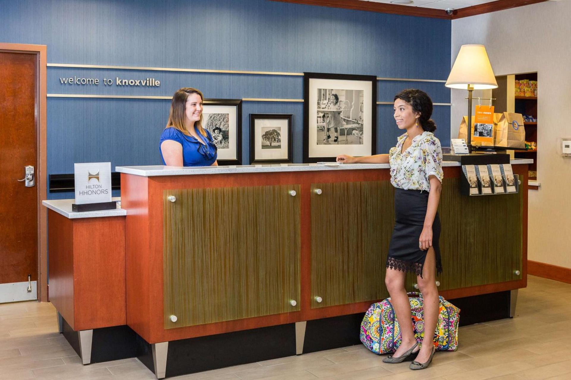 Hampton Inn & Suites Knoxville-Downtown photo 5