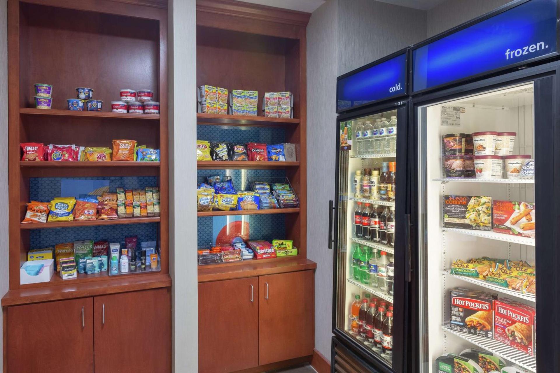 Hampton Inn & Suites Knoxville-Downtown photo 10