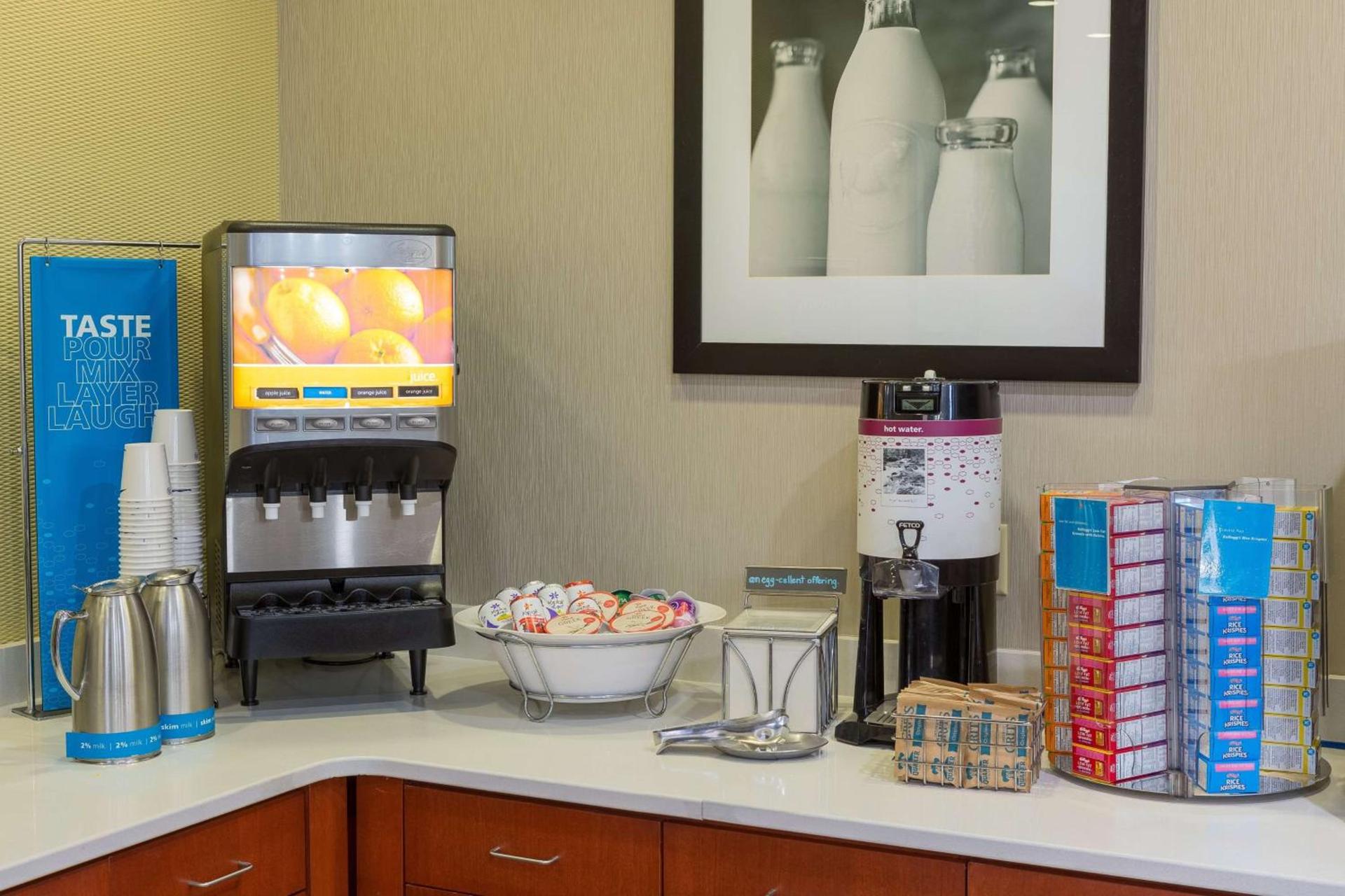 Hampton Inn & Suites Knoxville-Downtown photo 12