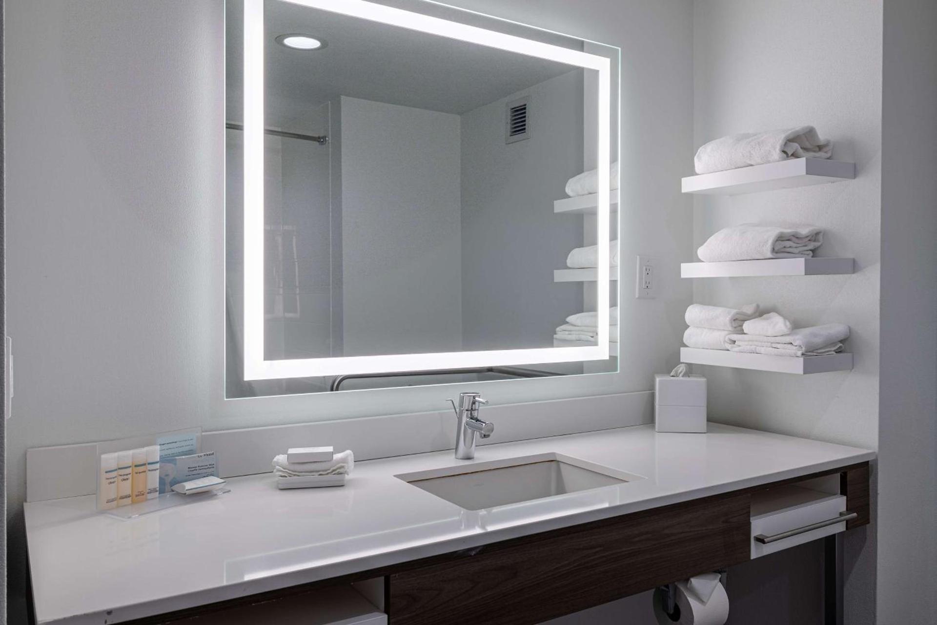 Hampton Inn & Suites Knoxville-Downtown photo 17