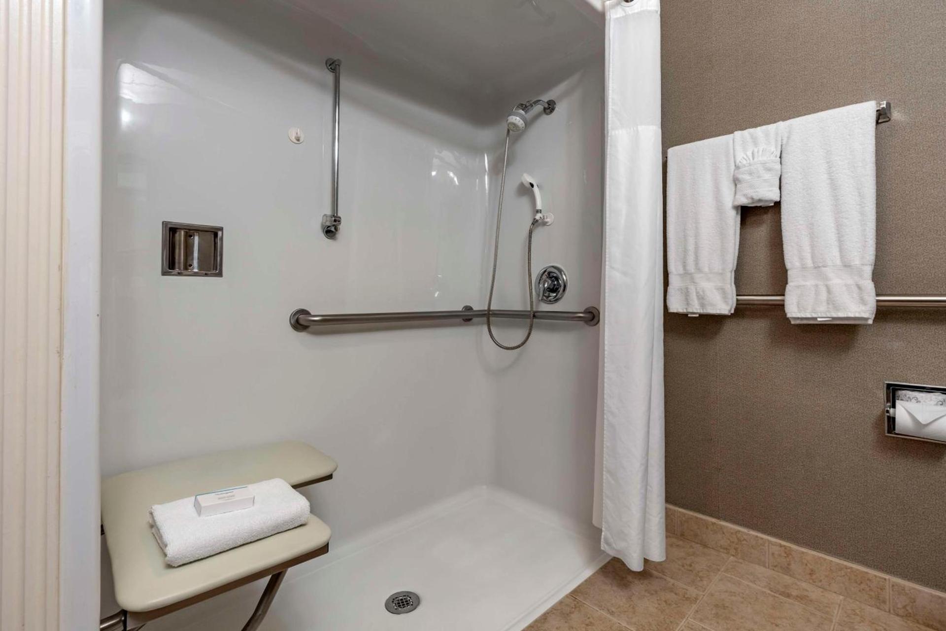 Hampton Inn Ukiah photo 36