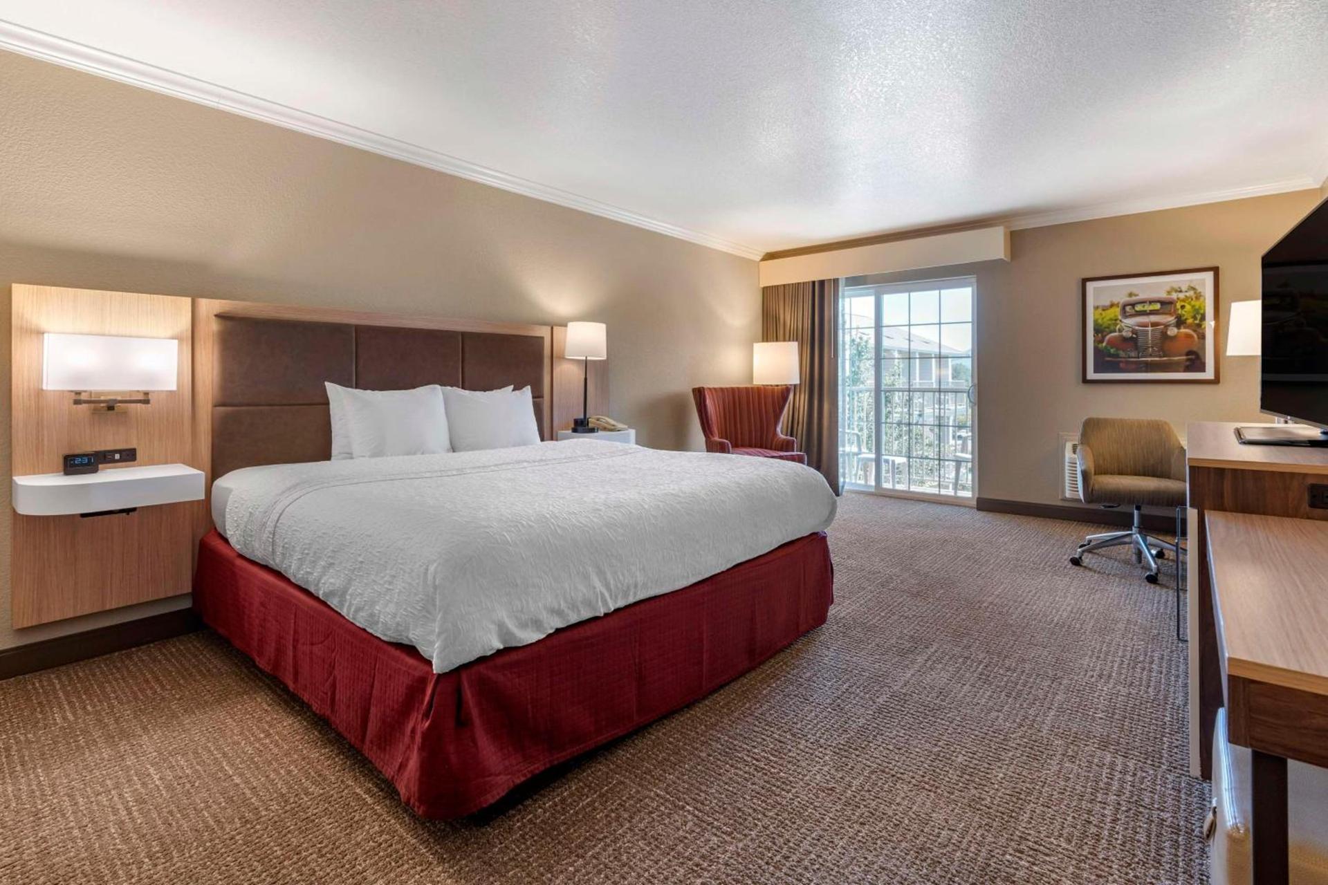 Hampton Inn Ukiah photo 40
