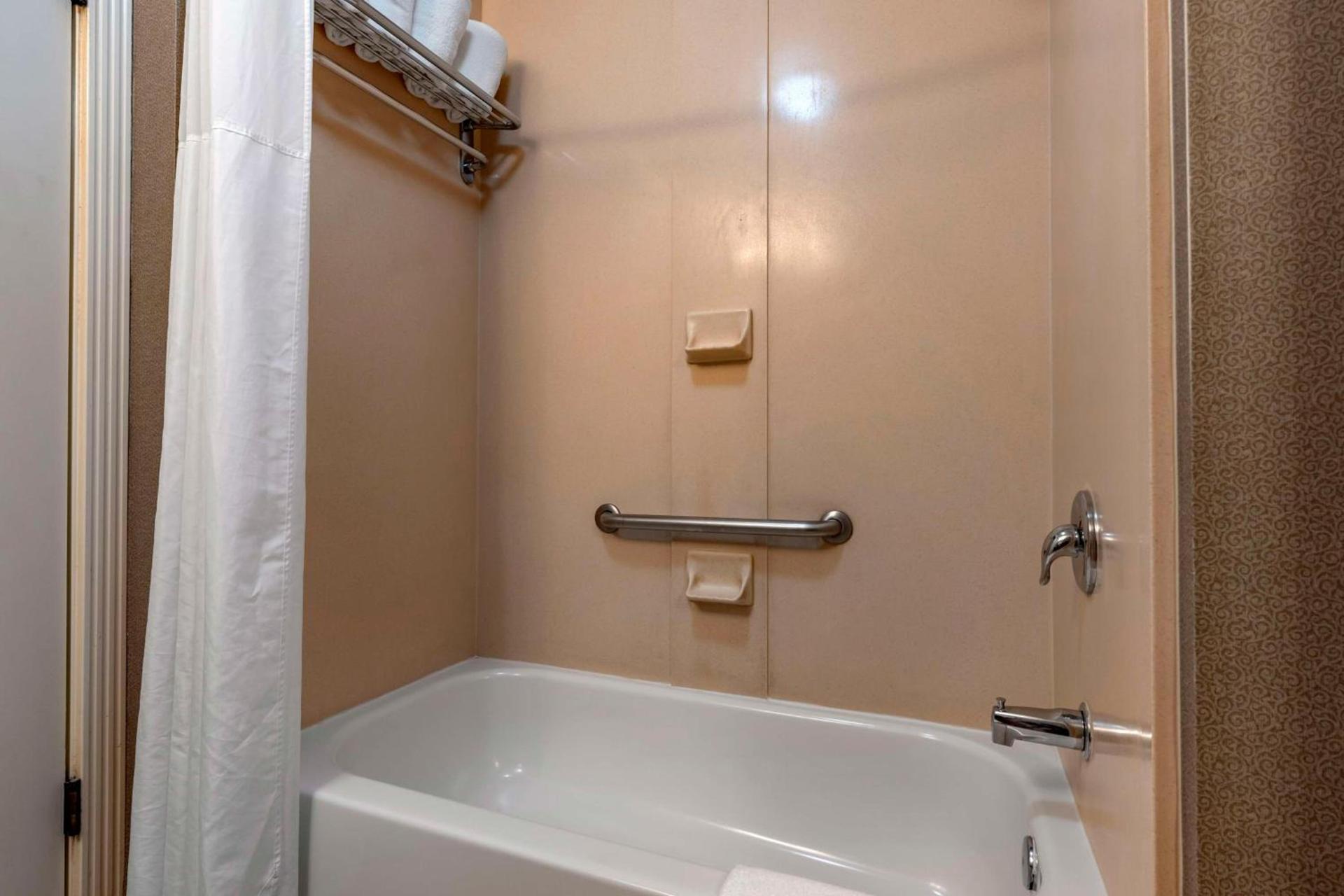 Hampton Inn Ukiah photo 50