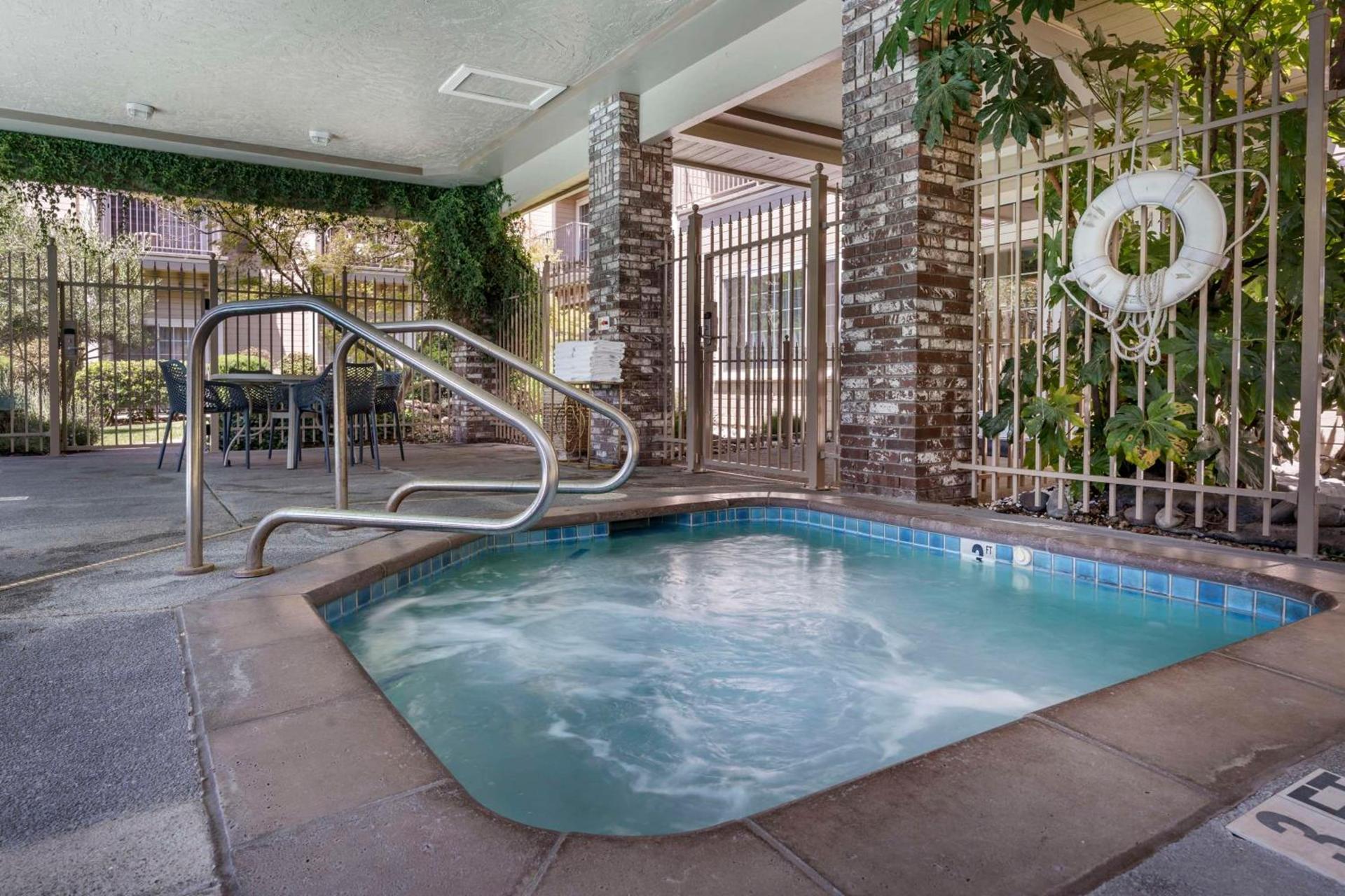 Hampton Inn Ukiah photo 58