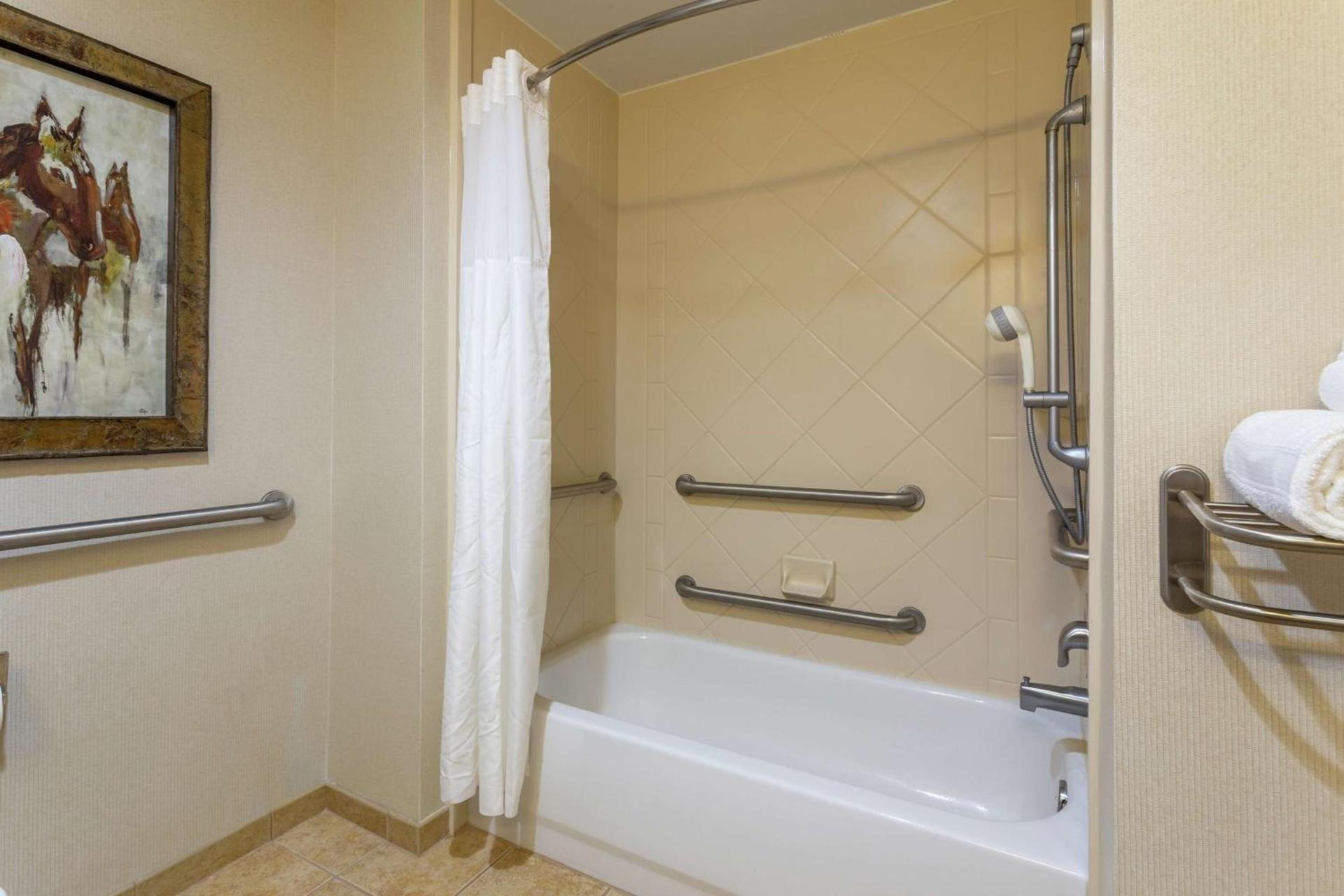 Hampton Inn & Suites Wellington photo 12
