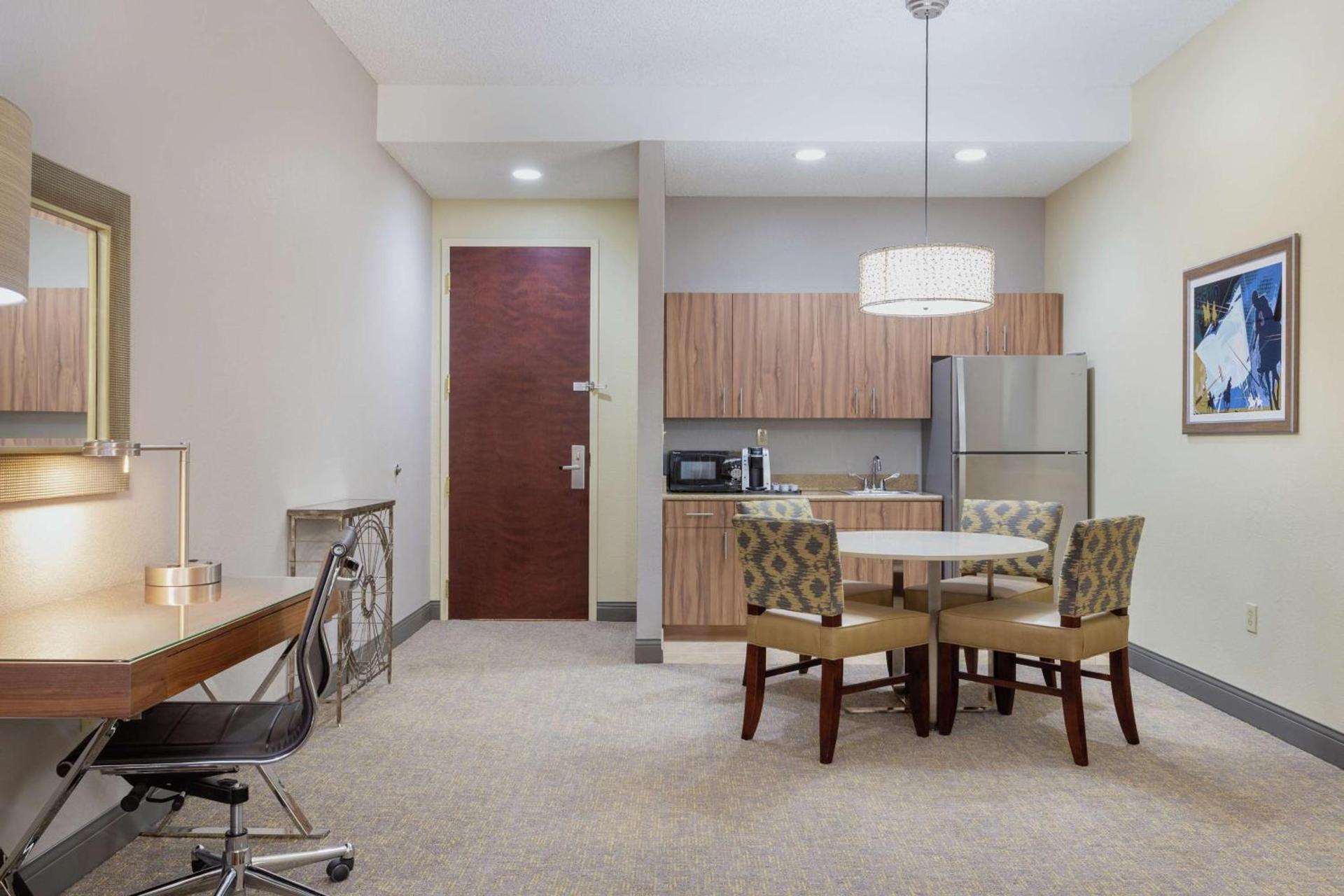 Hampton Inn & Suites Wellington photo 24