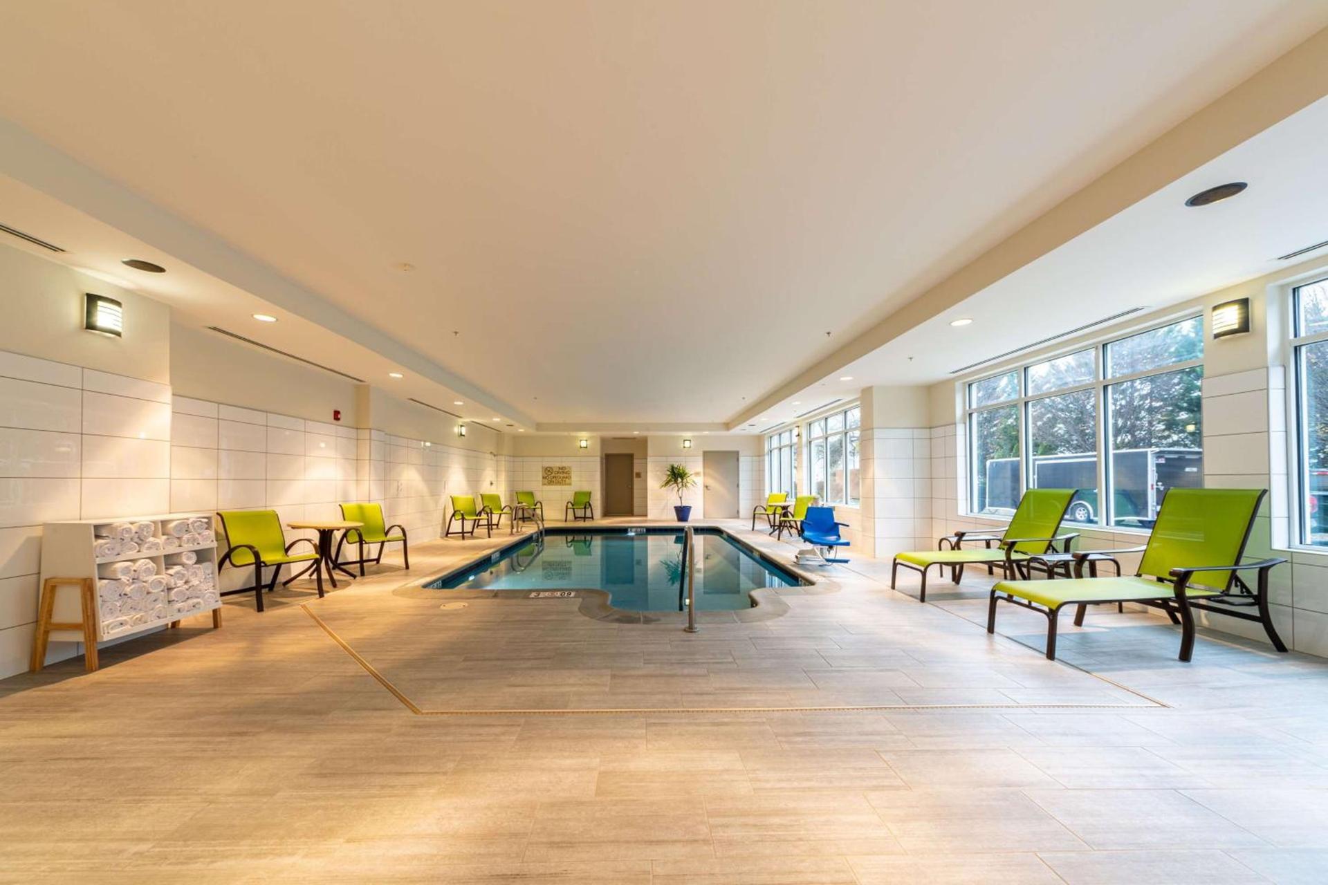 Hilton Garden Inn Winchester photo 9