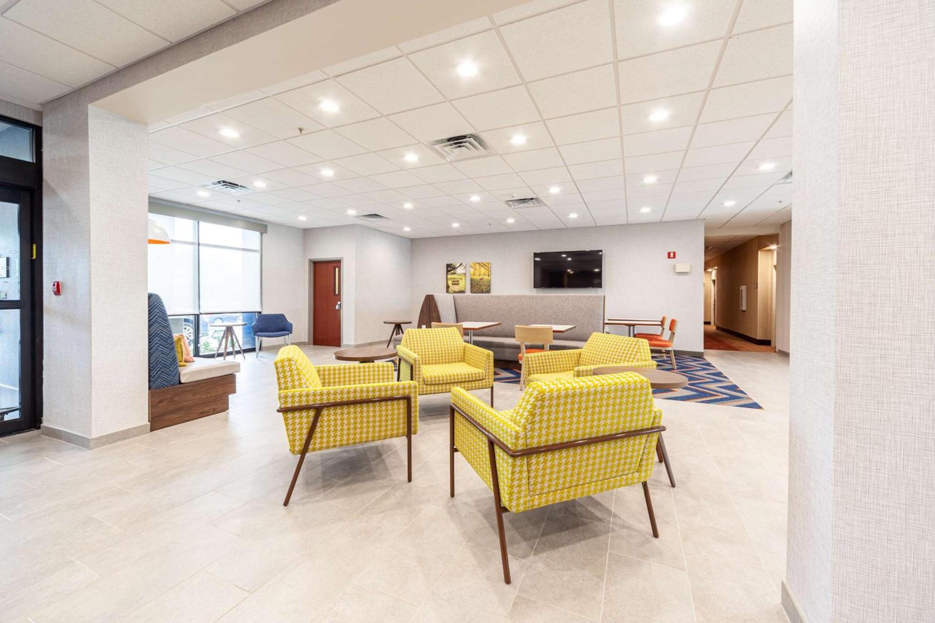 Hampton Inn Winchester photo 9