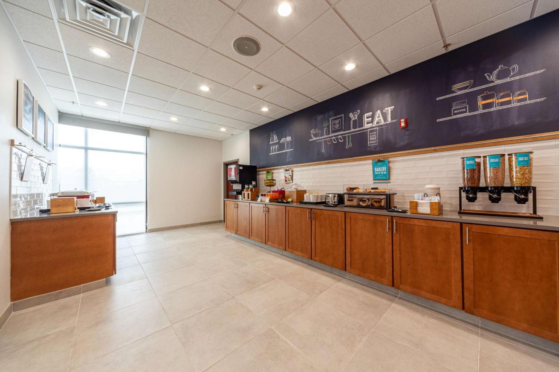 Hampton Inn Winchester photo 17