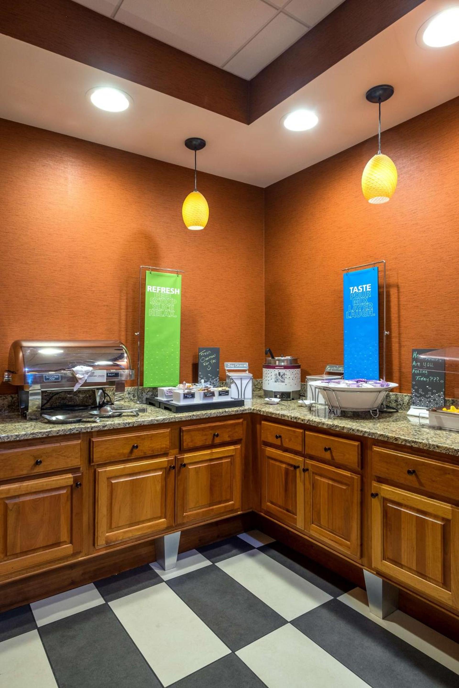 Hampton Inn Waterville photo 9
