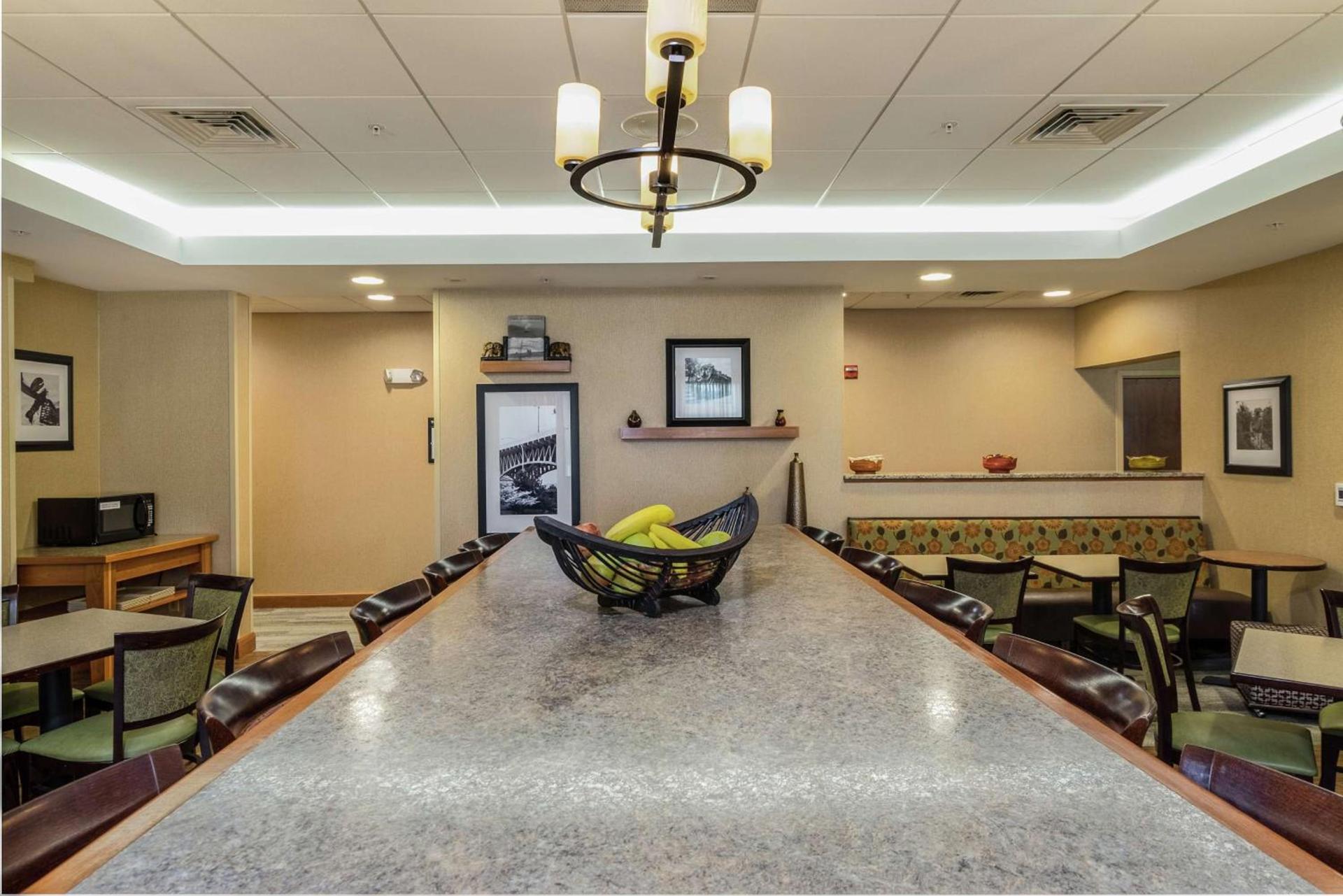 Hampton Inn Waterville photo 13